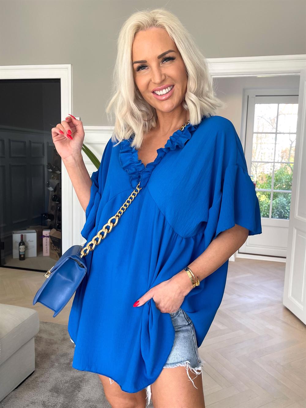 Andrea - Feminin tunika med små flæser