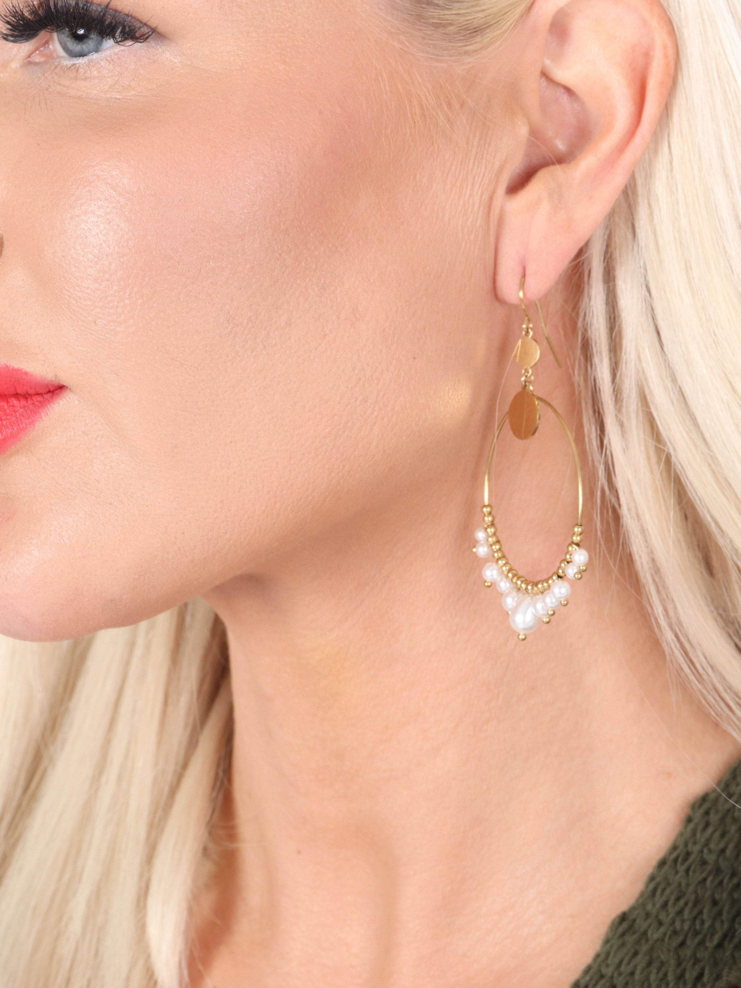 Amaya - Søde guldøreringe med hvide perler