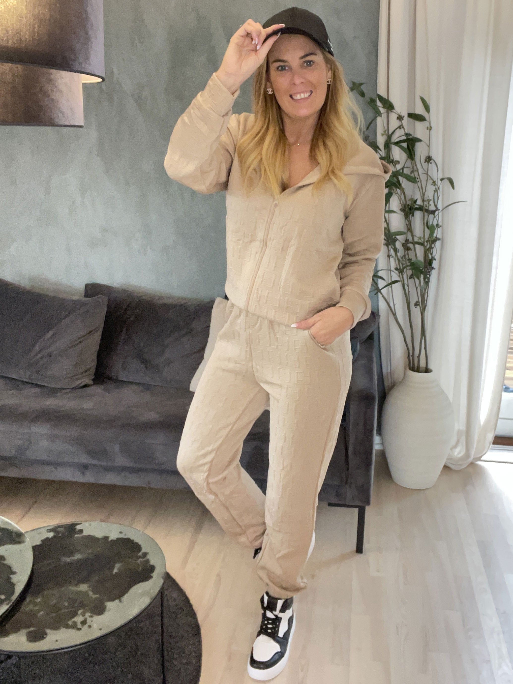 Amber - Ensfarvet mønstret joggingsæt