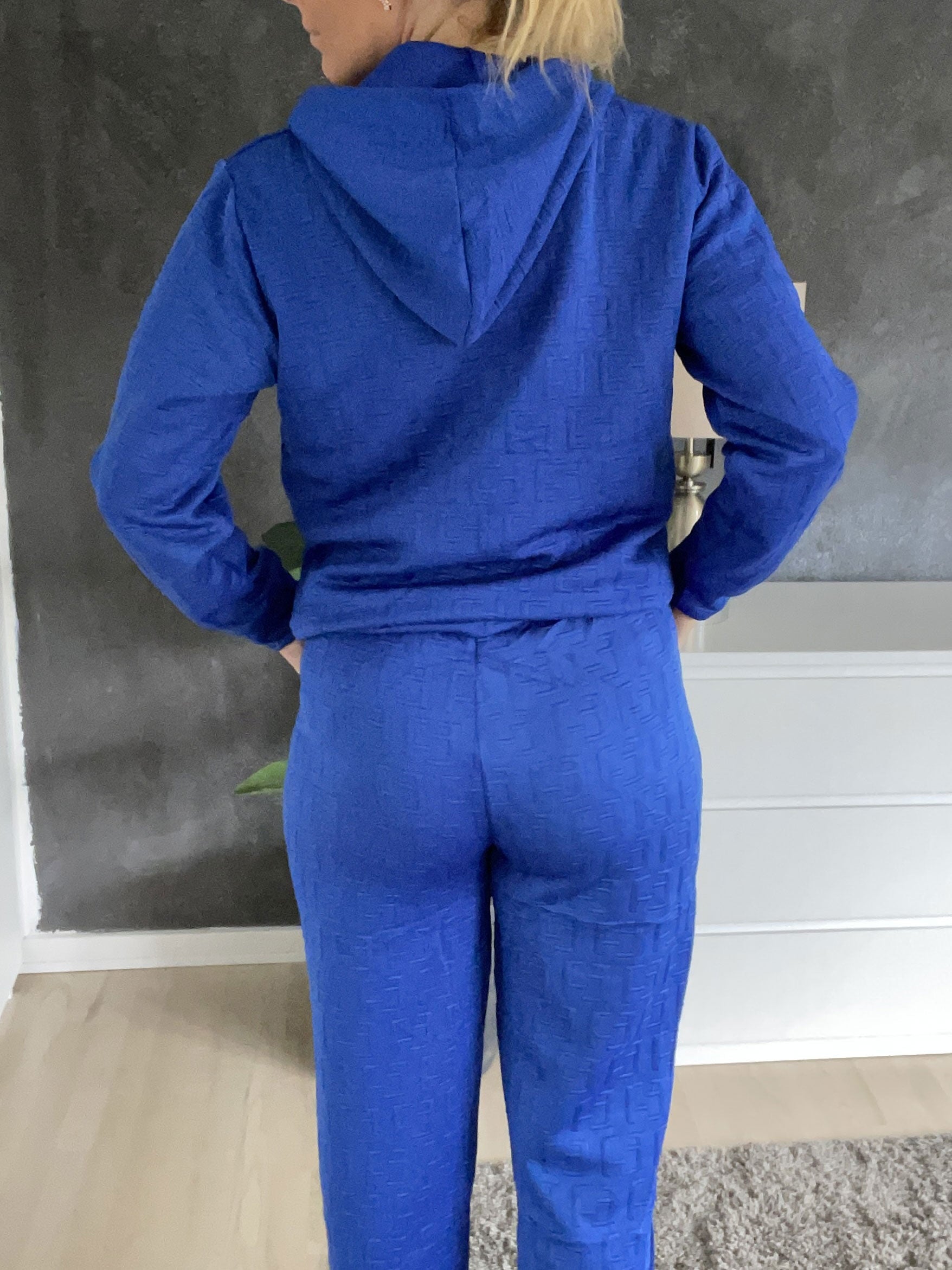 Amber - Ensfarvet mønstret joggingsæt