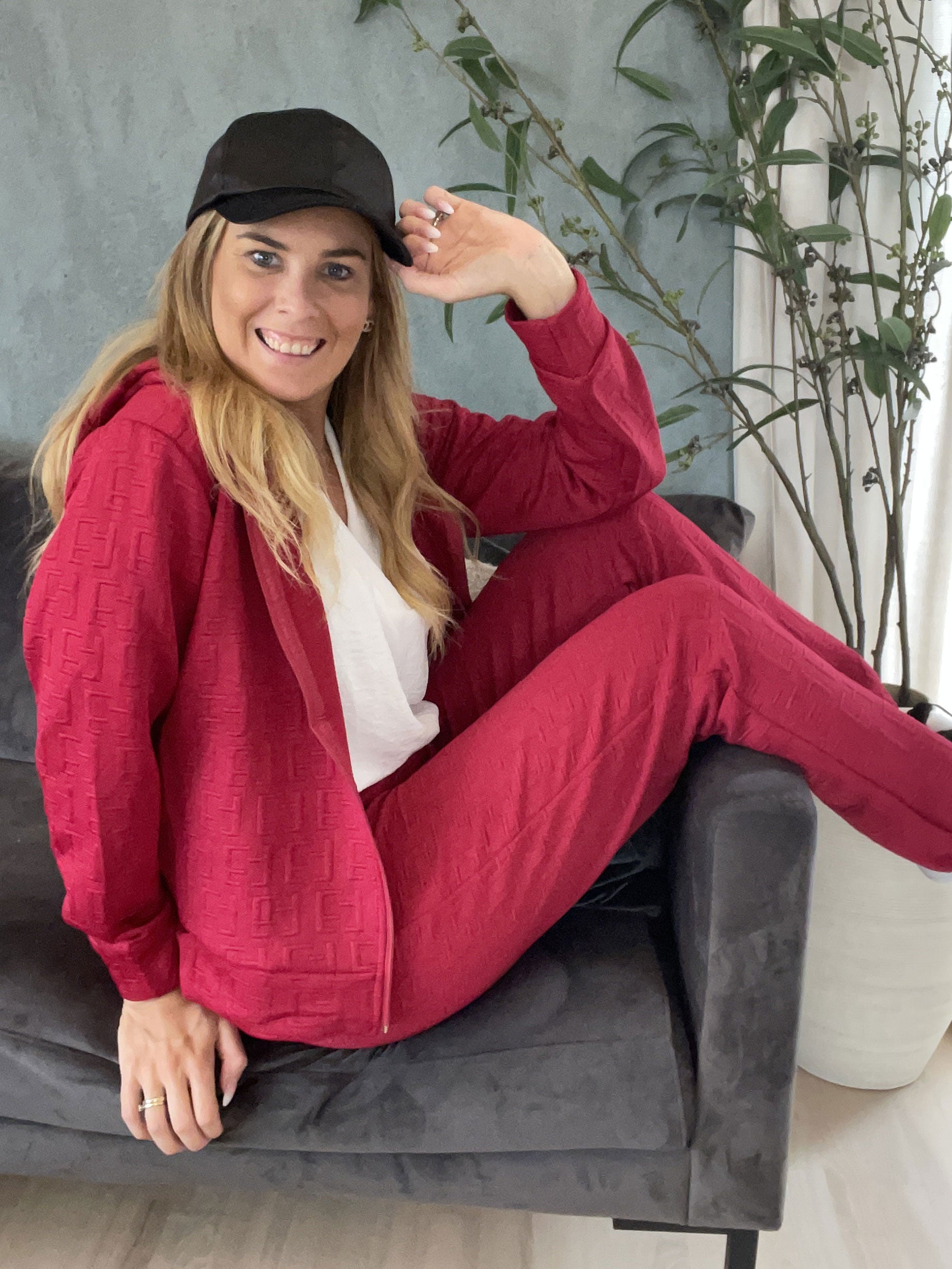 Amber - Ensfarvet mønstret joggingsæt