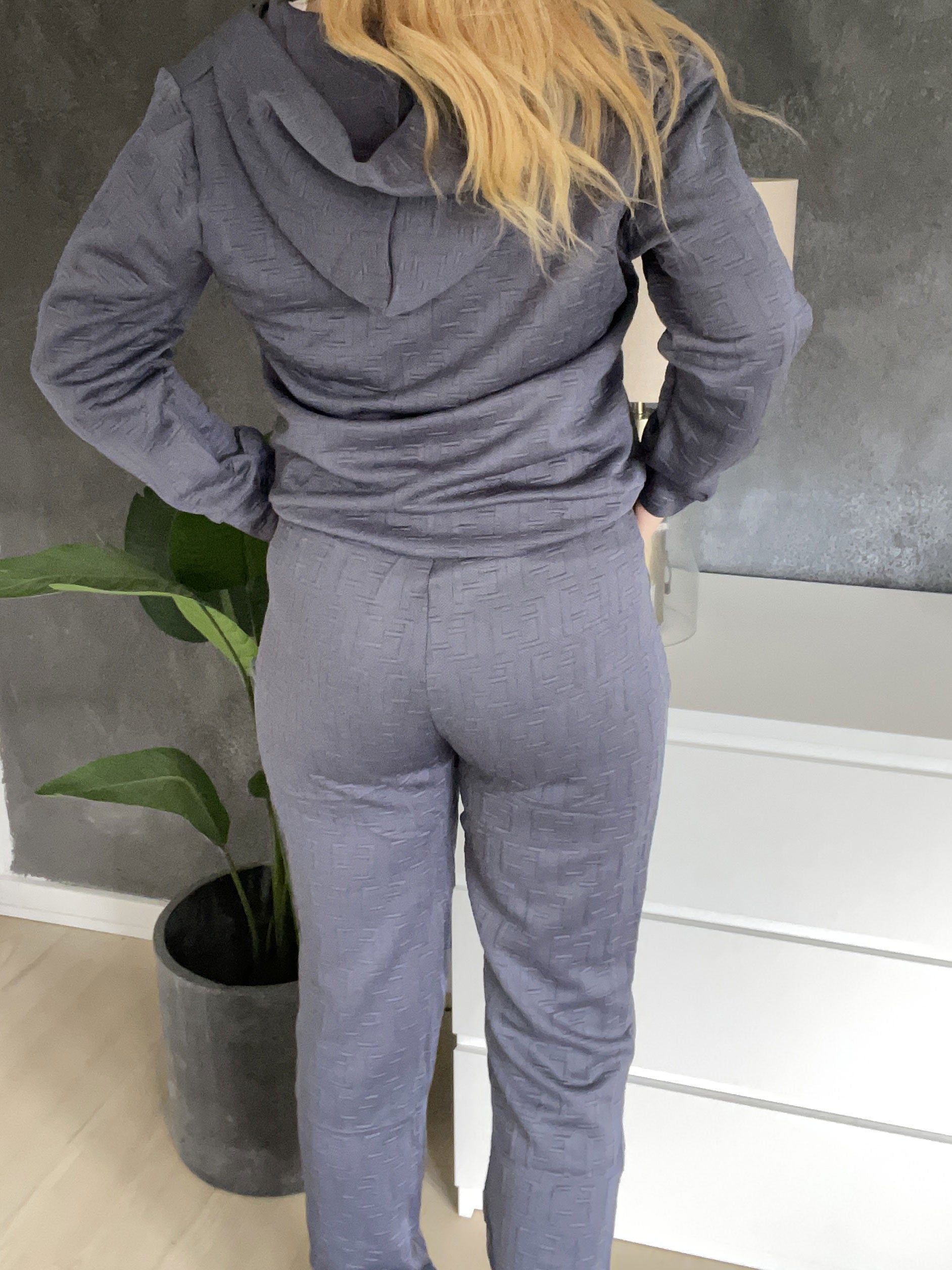 Amber - Ensfarvet mønstret joggingsæt