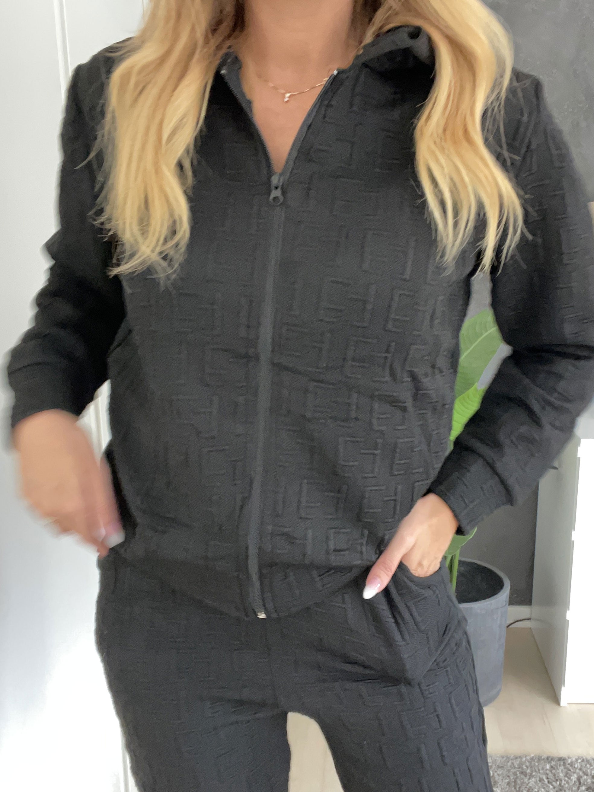 Amber - Ensfarvet mønstret joggingsæt