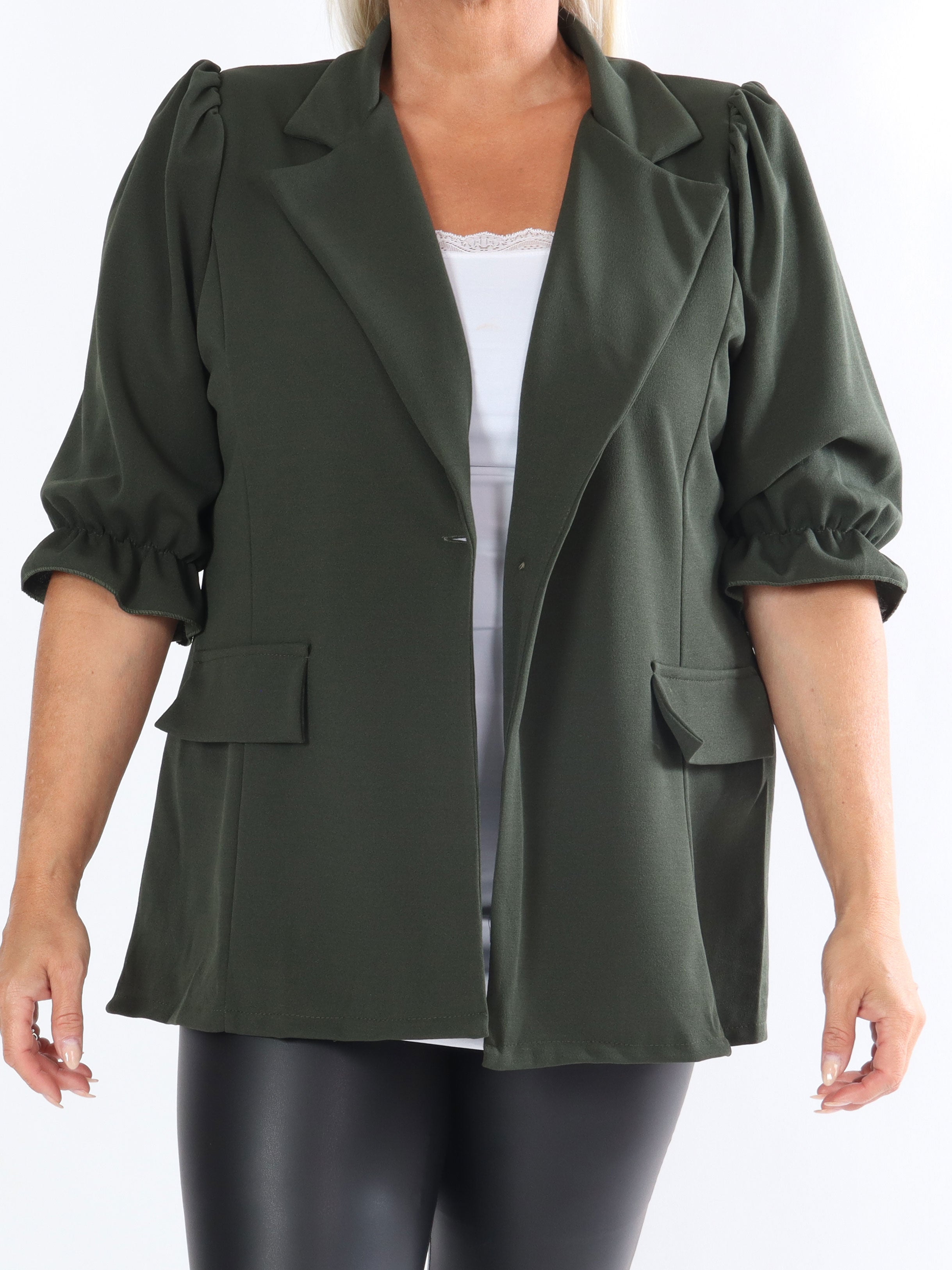 Amelia - Sød blazer med pufærmer og guld knap