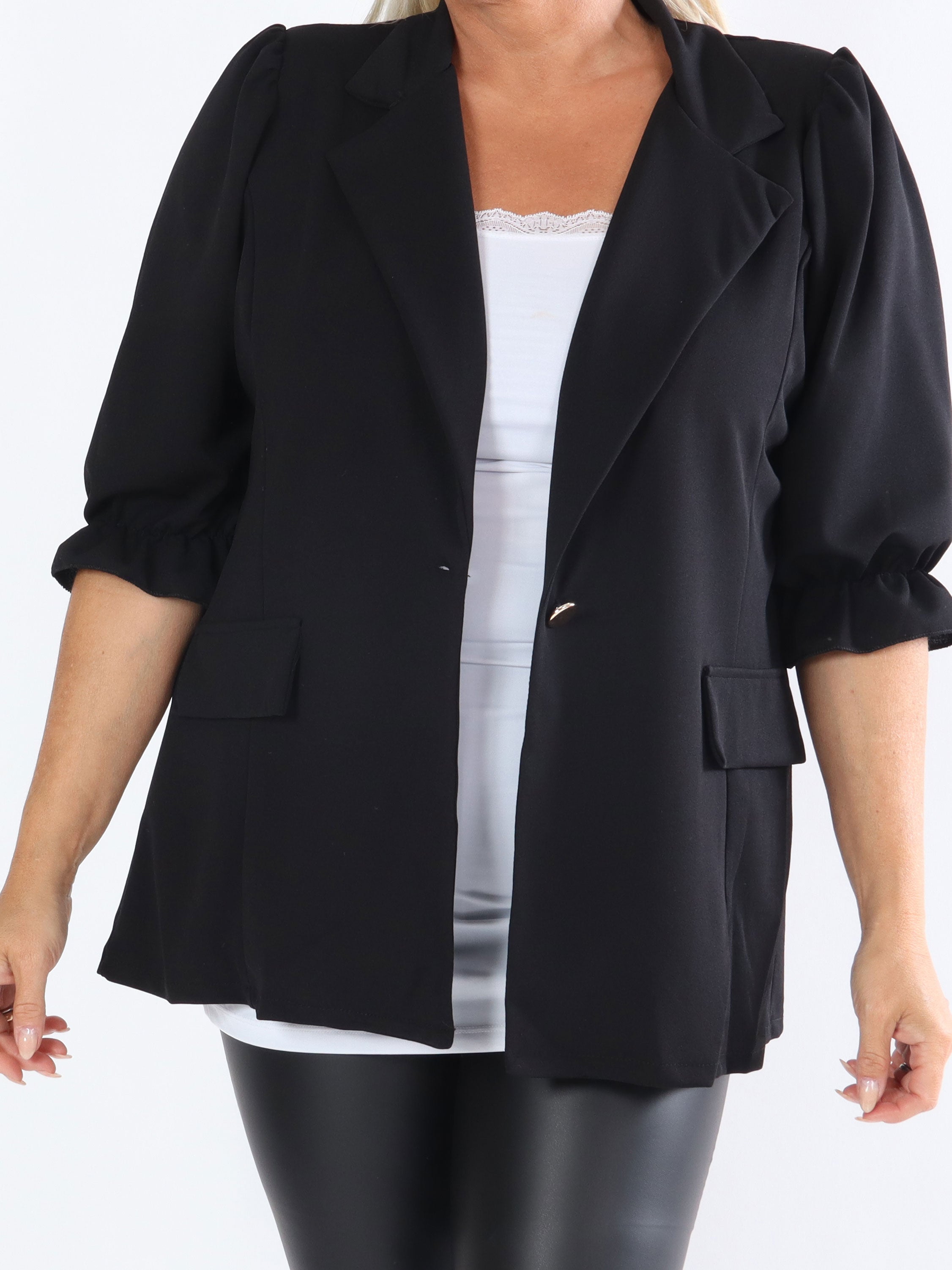 Amelia - Sød blazer med pufærmer og guld knap