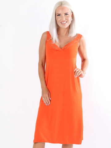 Anastasia - Kjole med blonde stropper