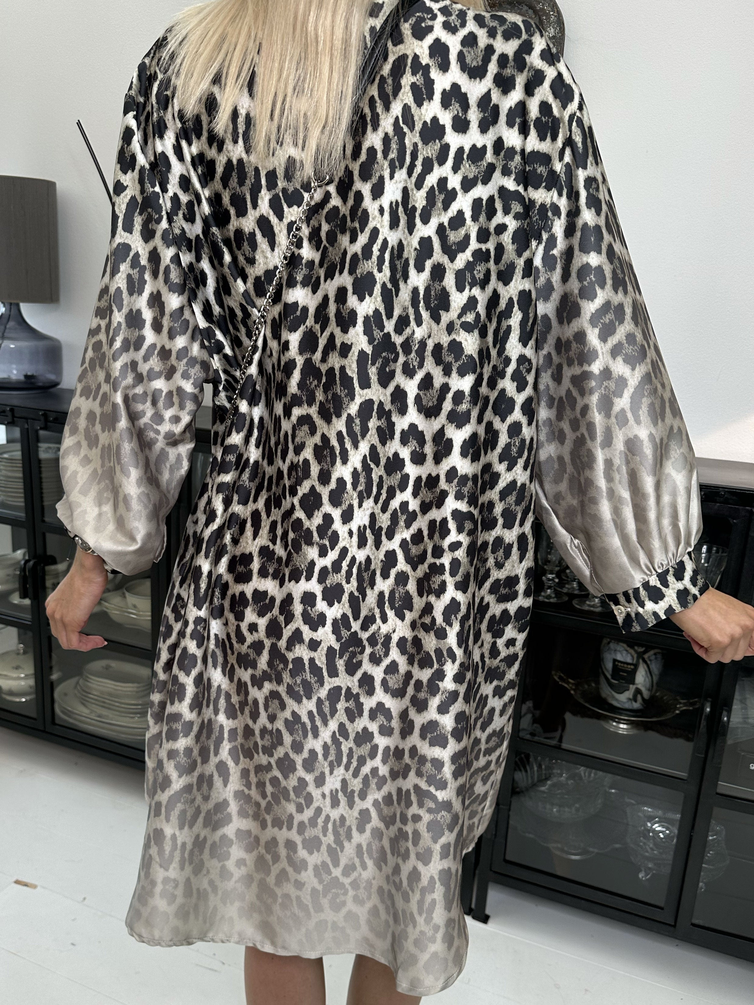 Anemone - Leopard skjorte i silkelook