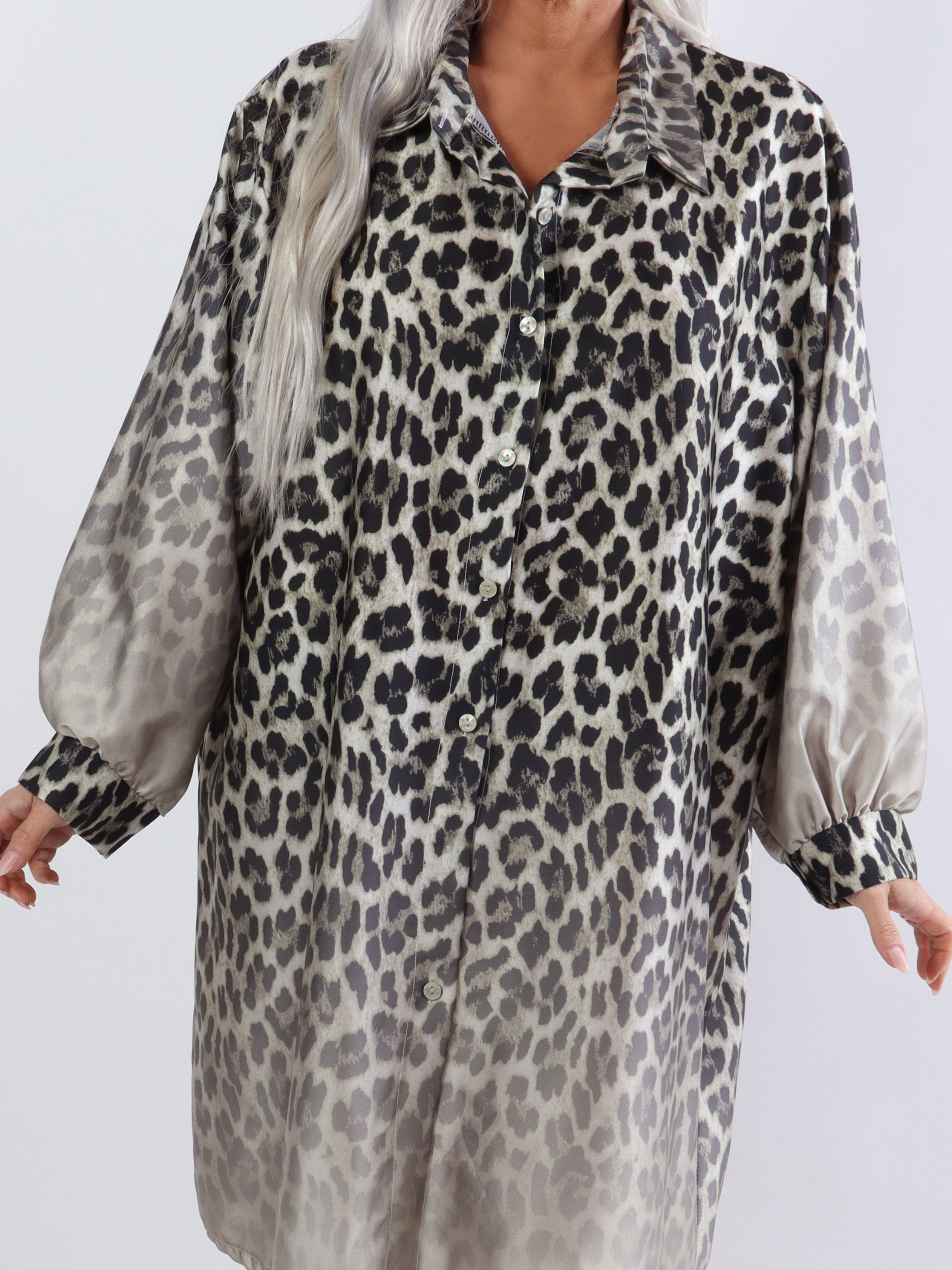 Anemone - Plussize skjortekjole i leopard