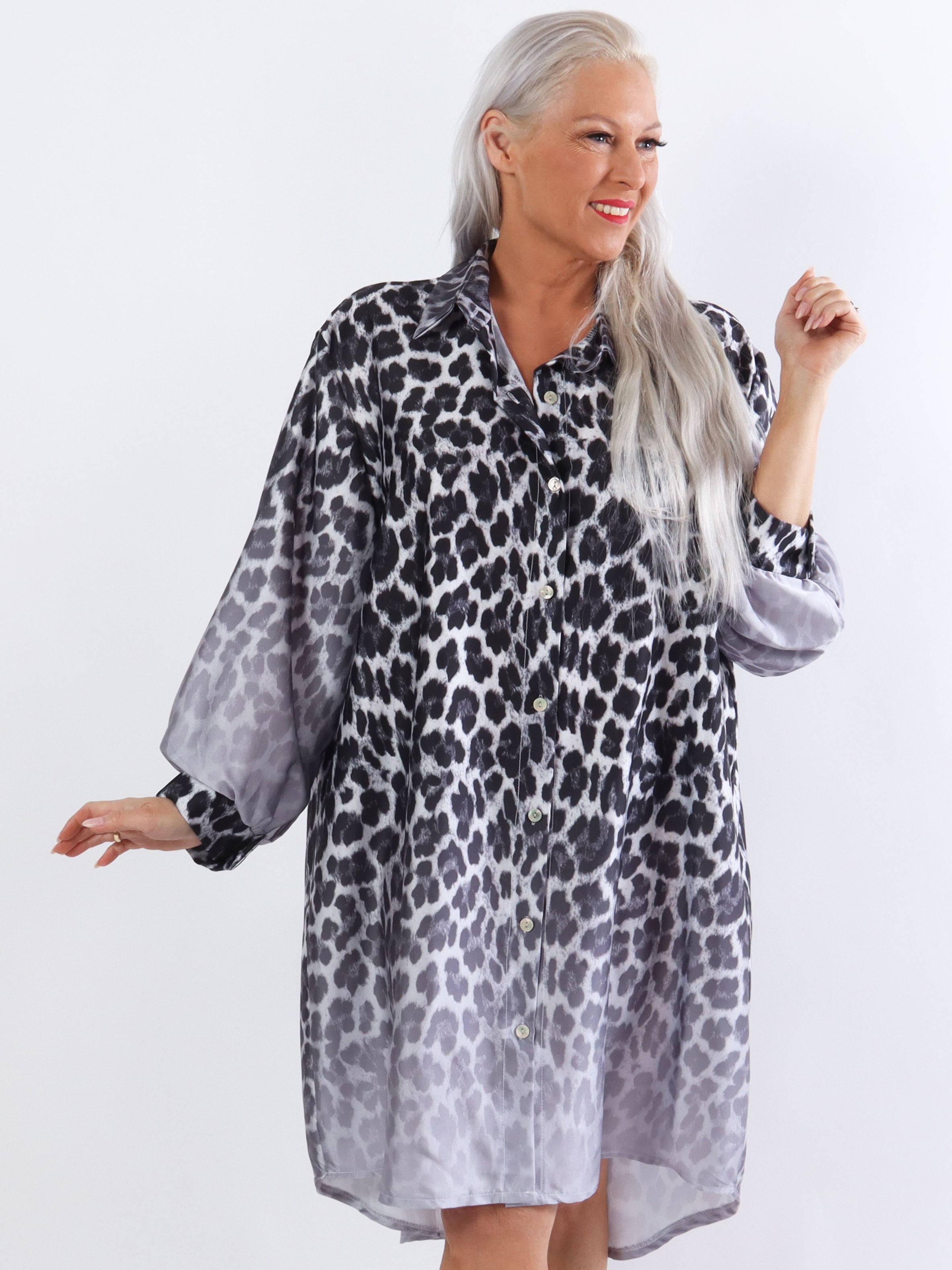 Anemone - Plussize skjortekjole i leopard