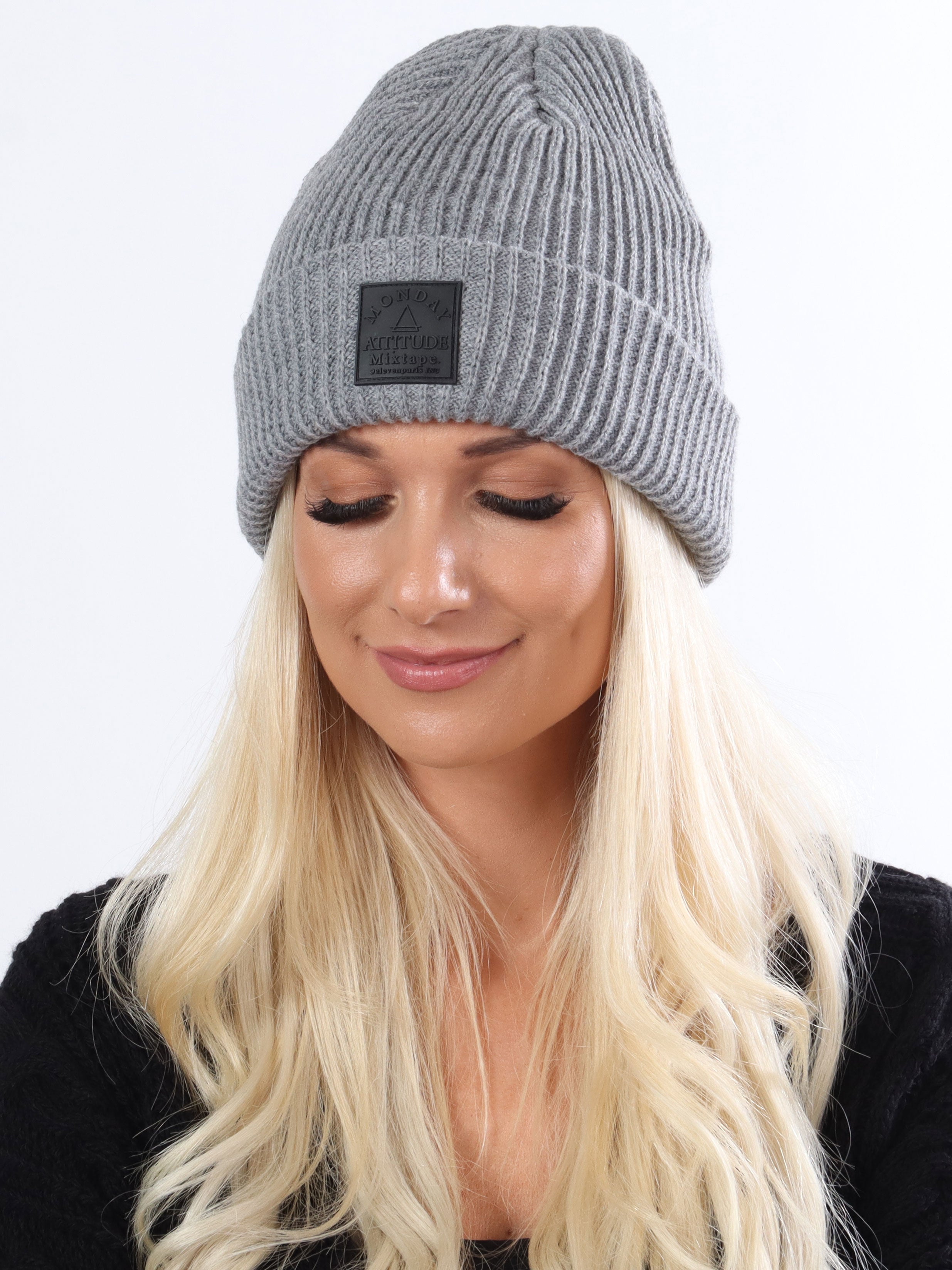 Aniela - Strikhue med patch foran