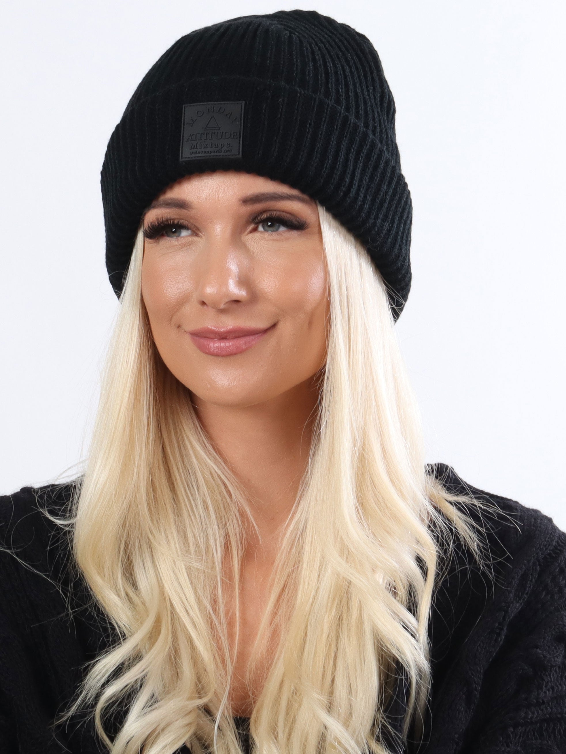 Aniela - Strikhue med patch foran