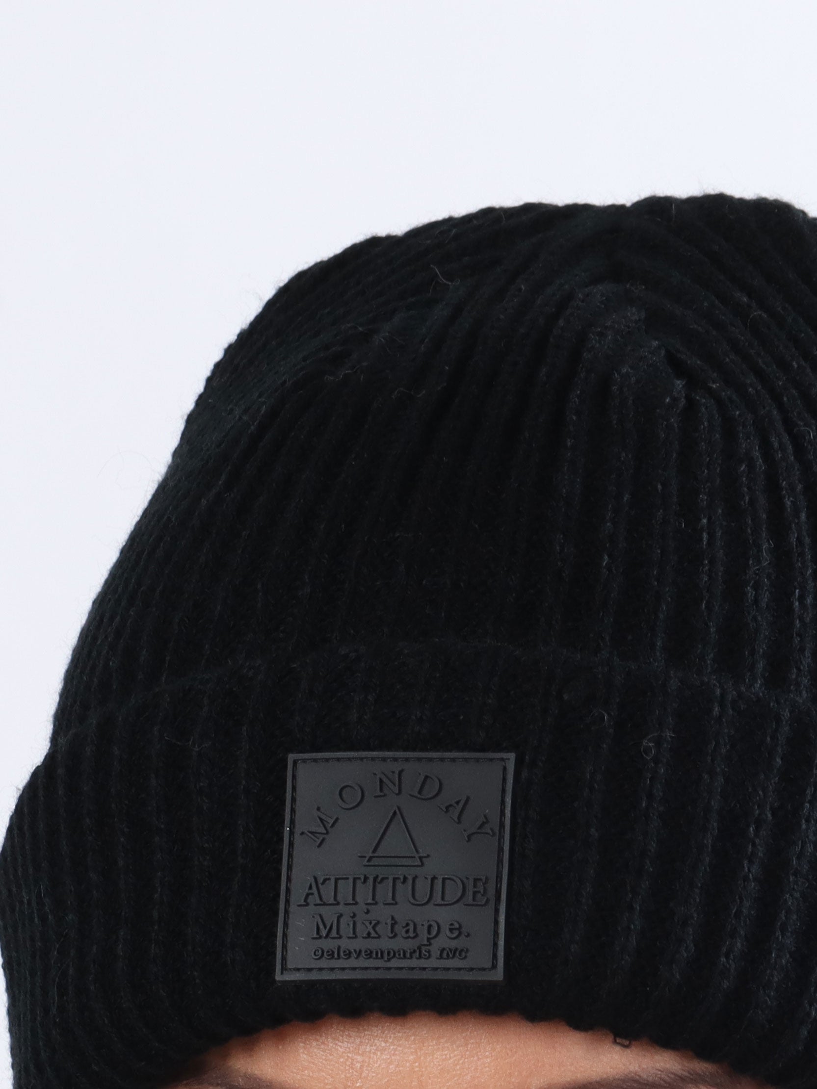 Aniela - Strikhue med patch foran