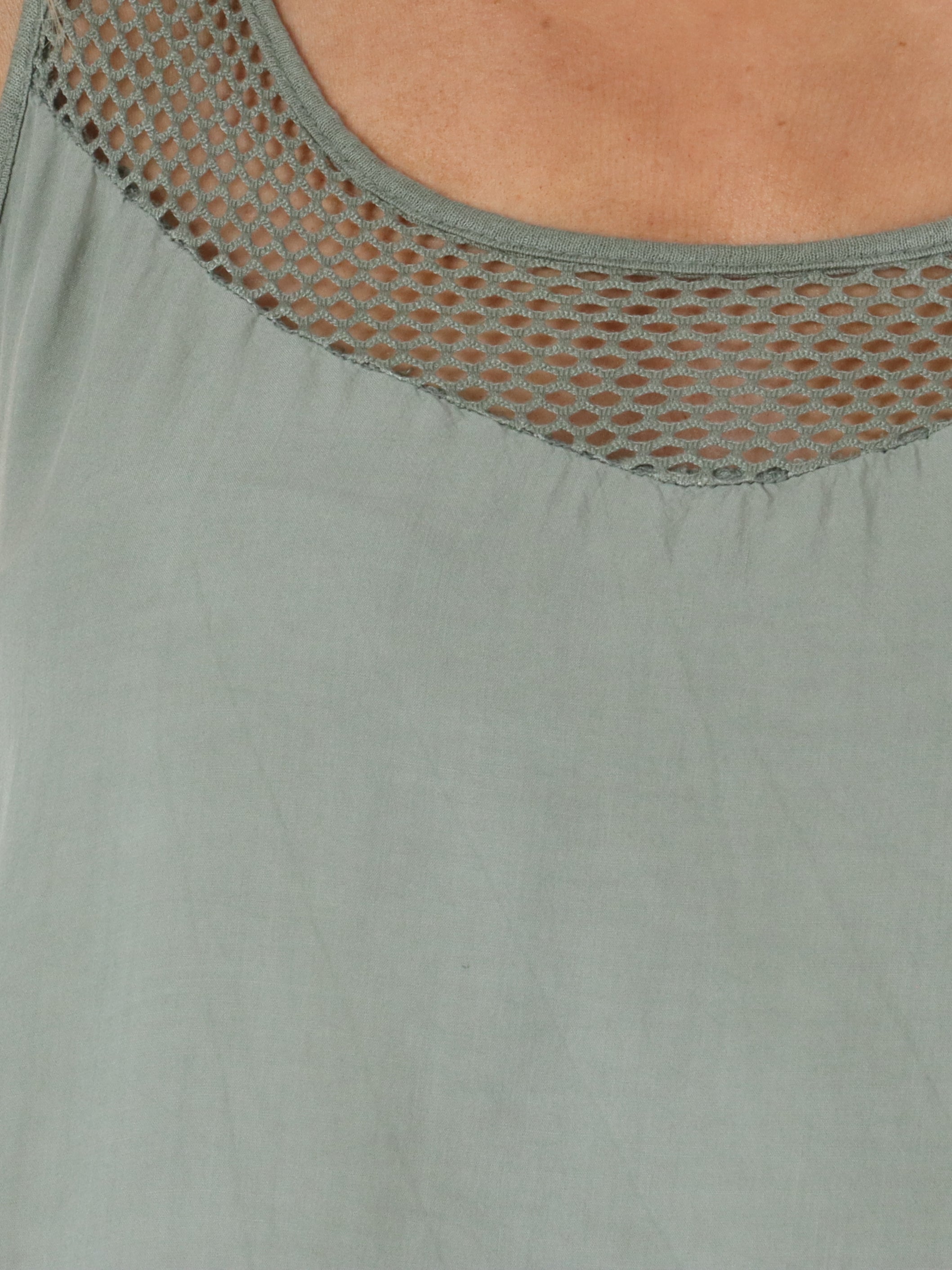 APRILIA - SOMMERKJOLE MED NET MØNSTER VED SKULDER