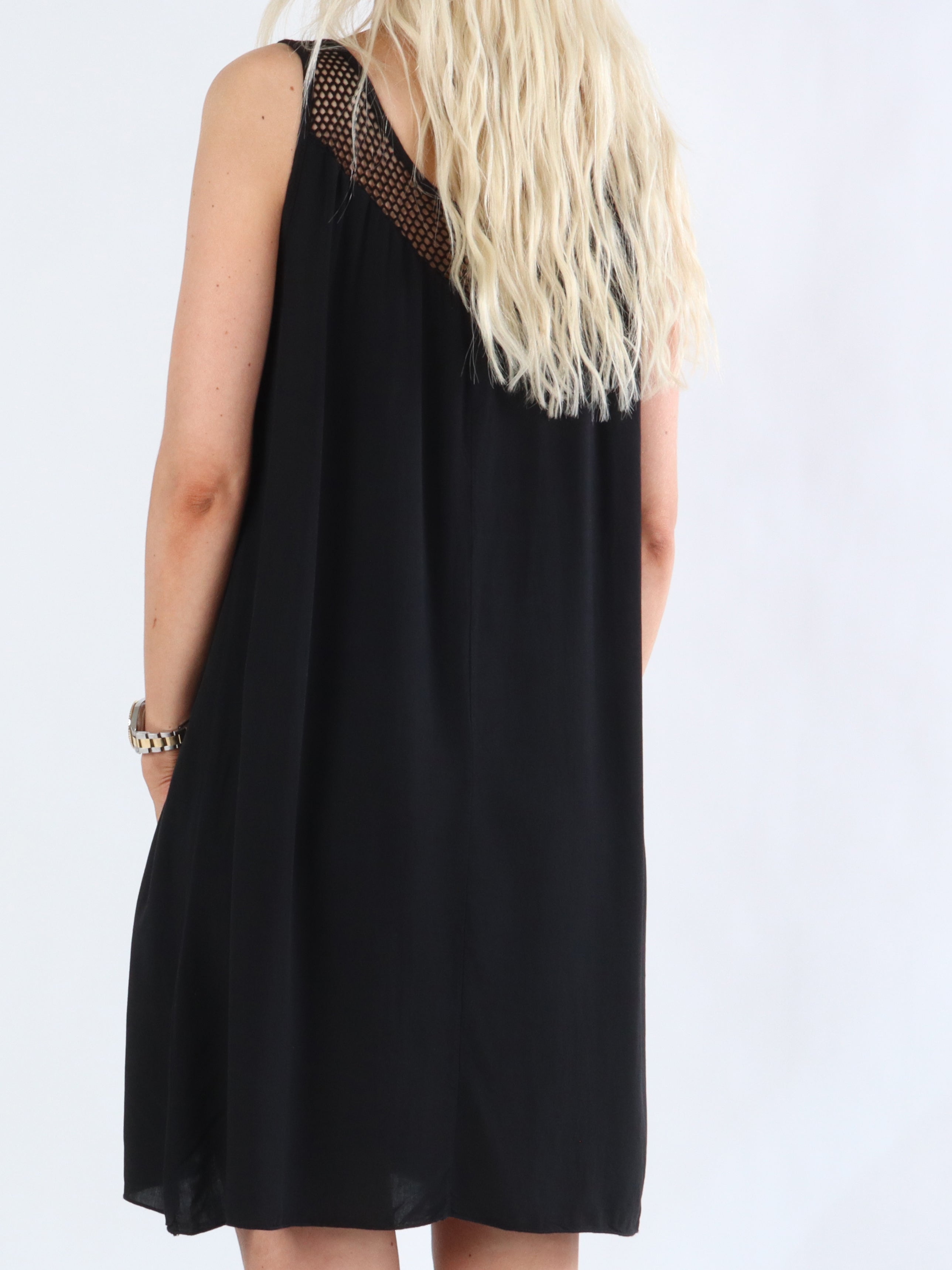 APRILIA - SOMMERKJOLE MED NET MØNSTER VED SKULDER