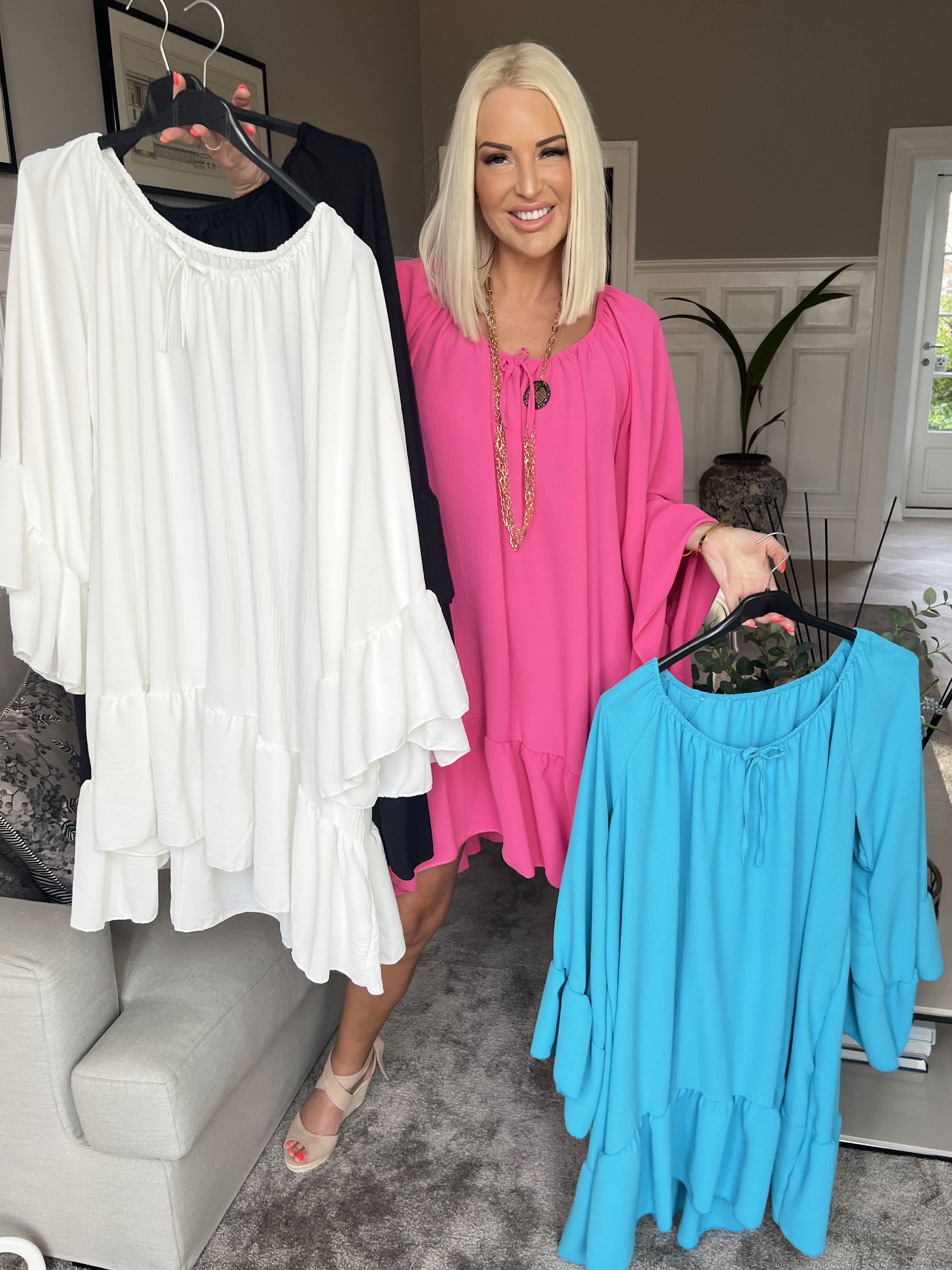 Asta - Tunikakjole med flæser og elastik i udskæringen