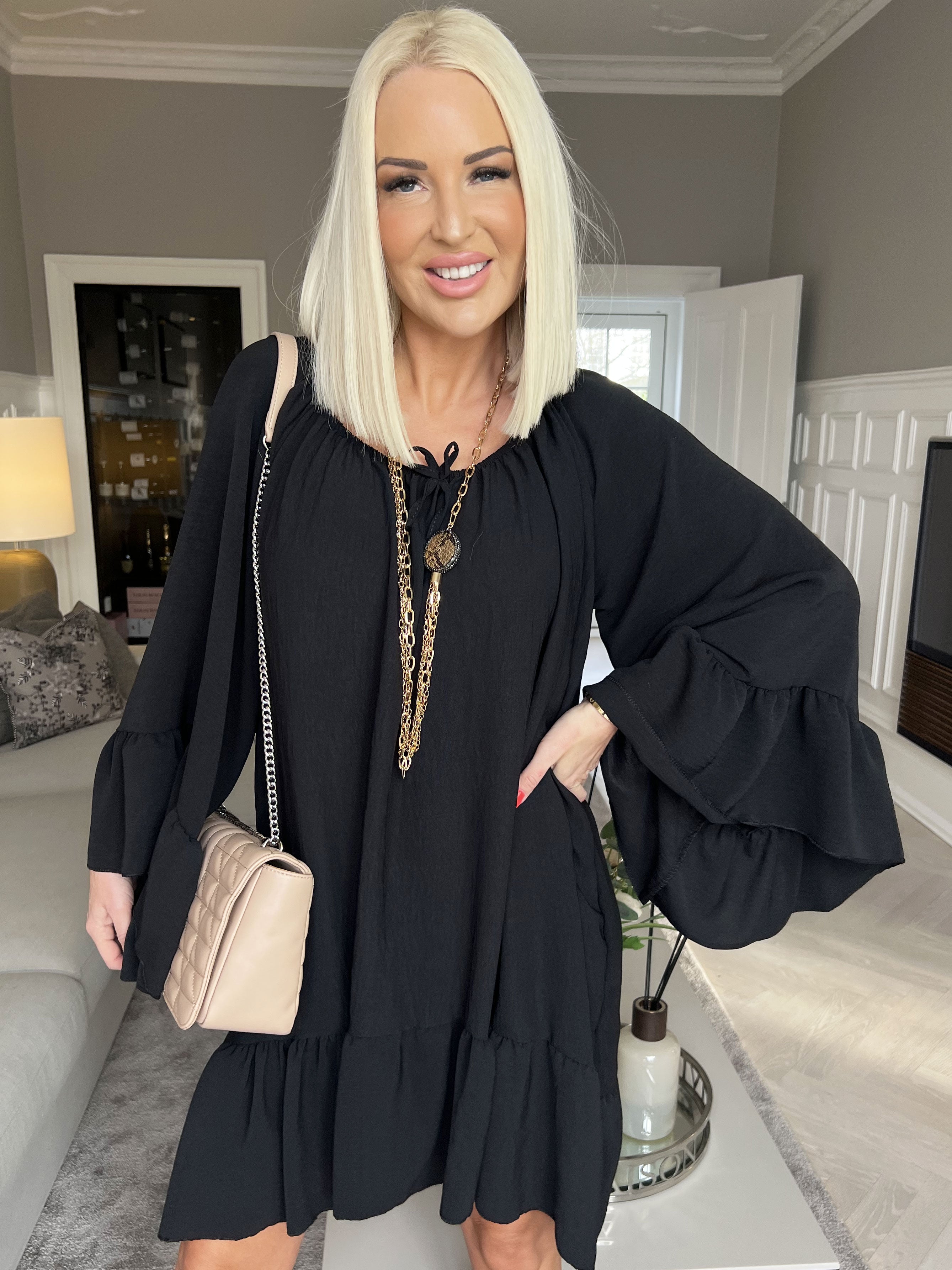 Asta - Tunikakjole med flæser og elastik i udskæringen