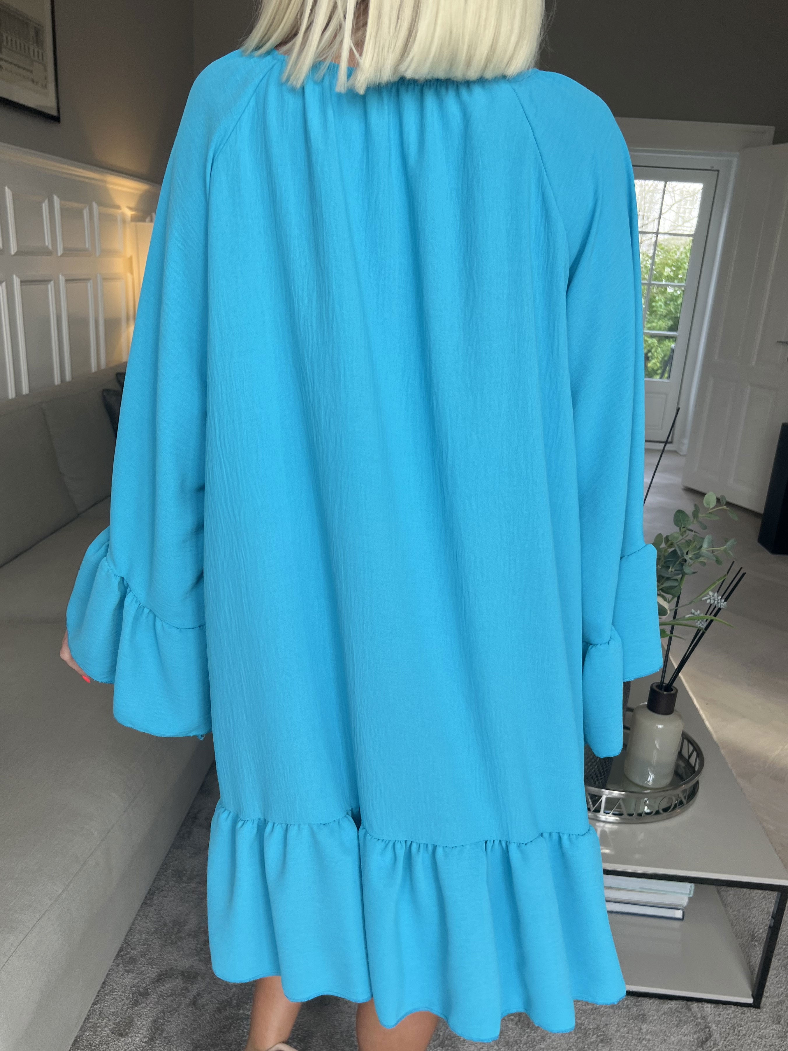 Asta - Tunikakjole med flæser og elastik i udskæringen