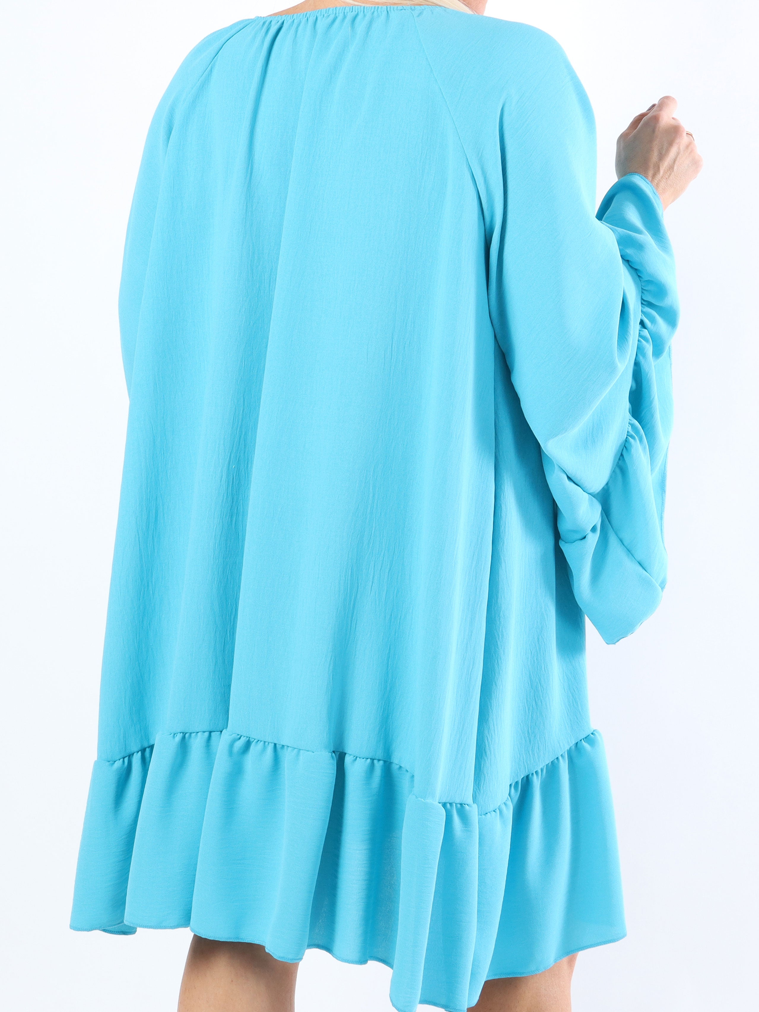 Asta - Plus size kjole med flæser og elastik i udskæringen