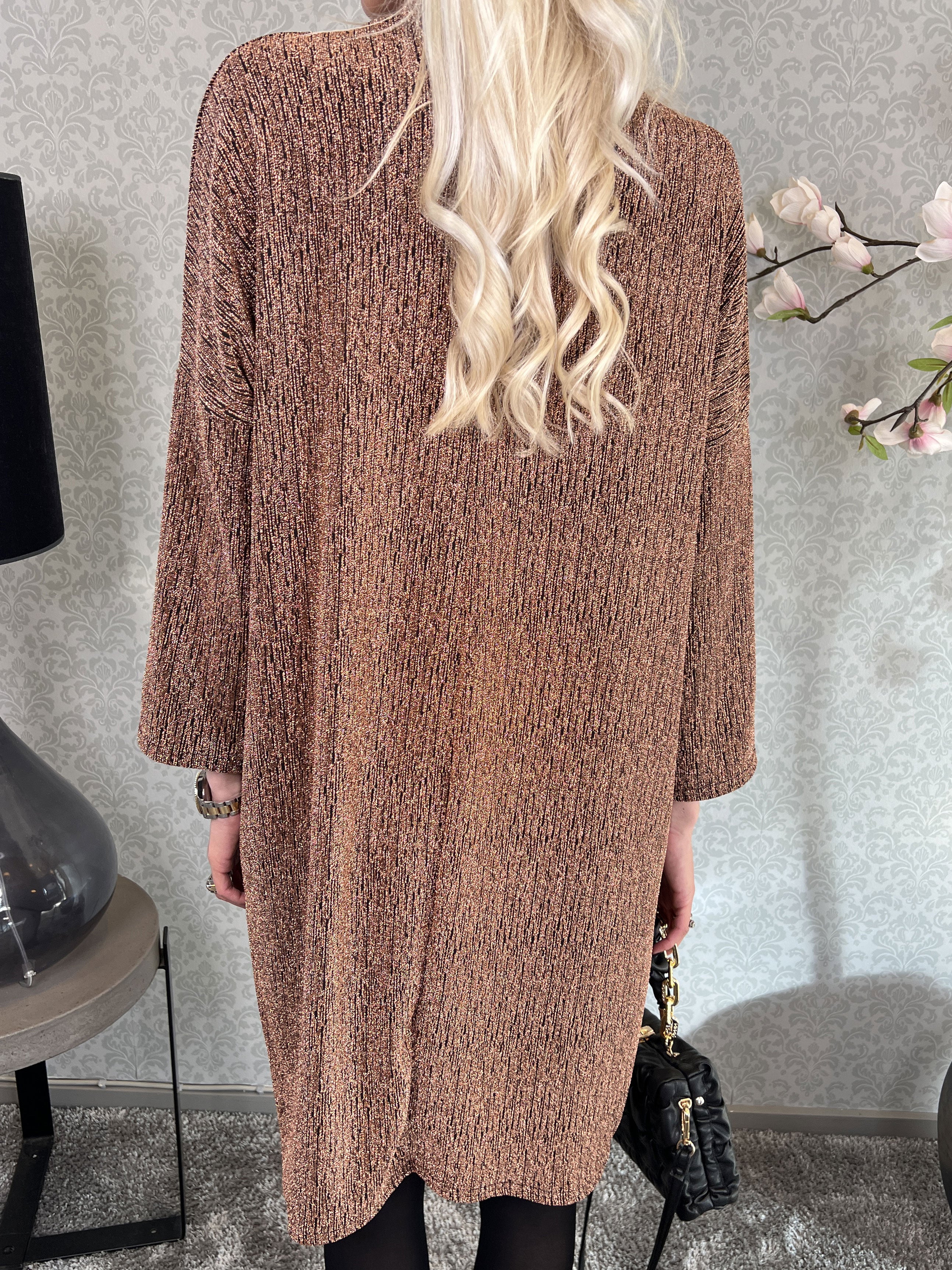 Audine - Simpel glimmerkjole i elastisk stof