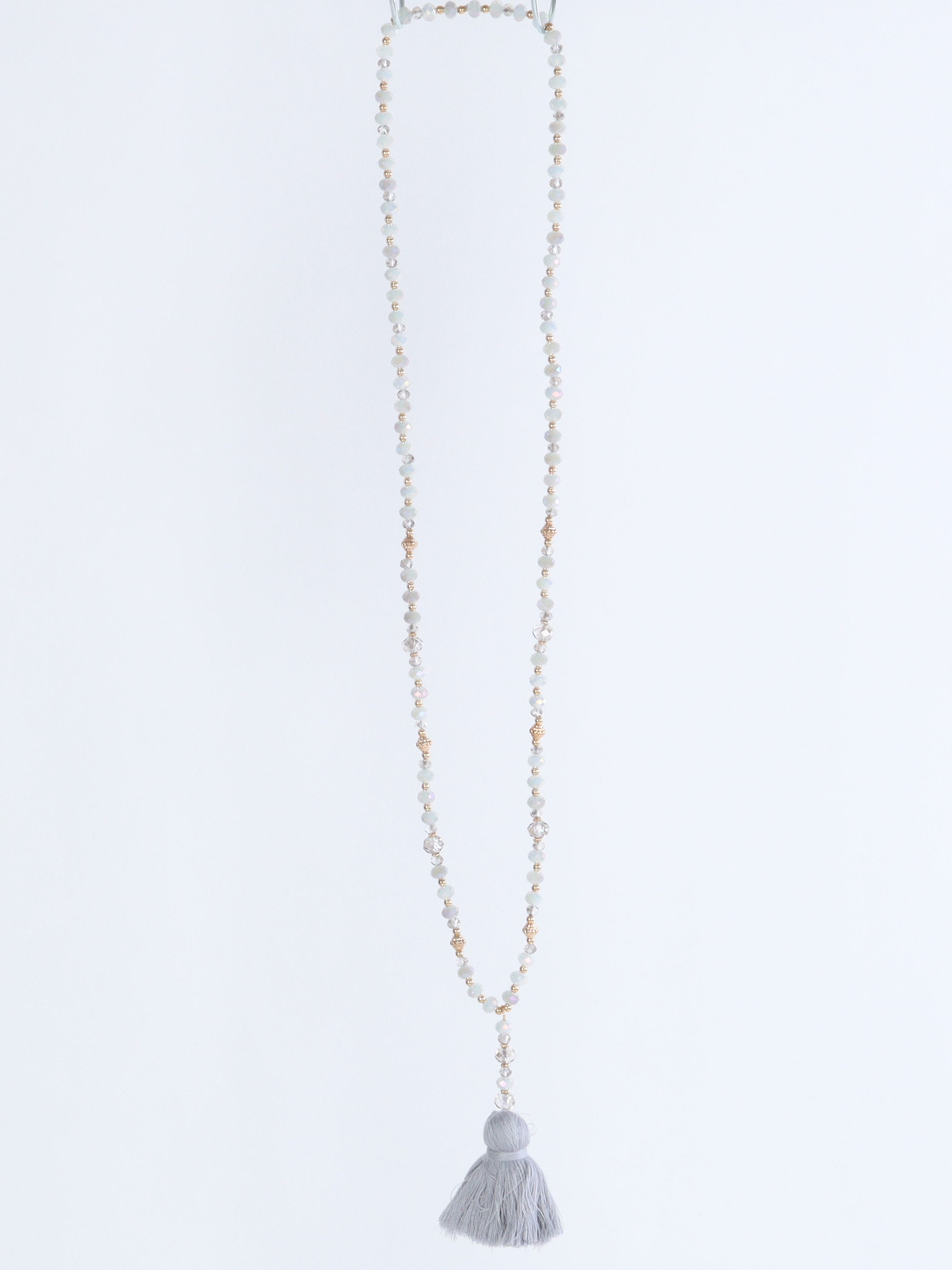 Aurora - Grå kæde med kvast og guldperler