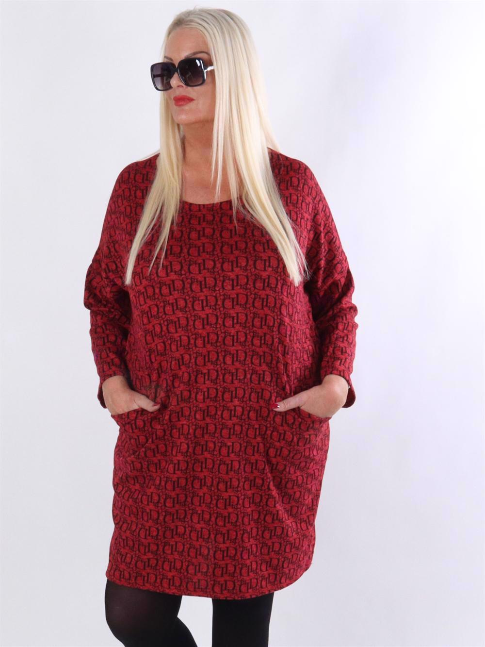 Ava - Kjole med skrift og lommer