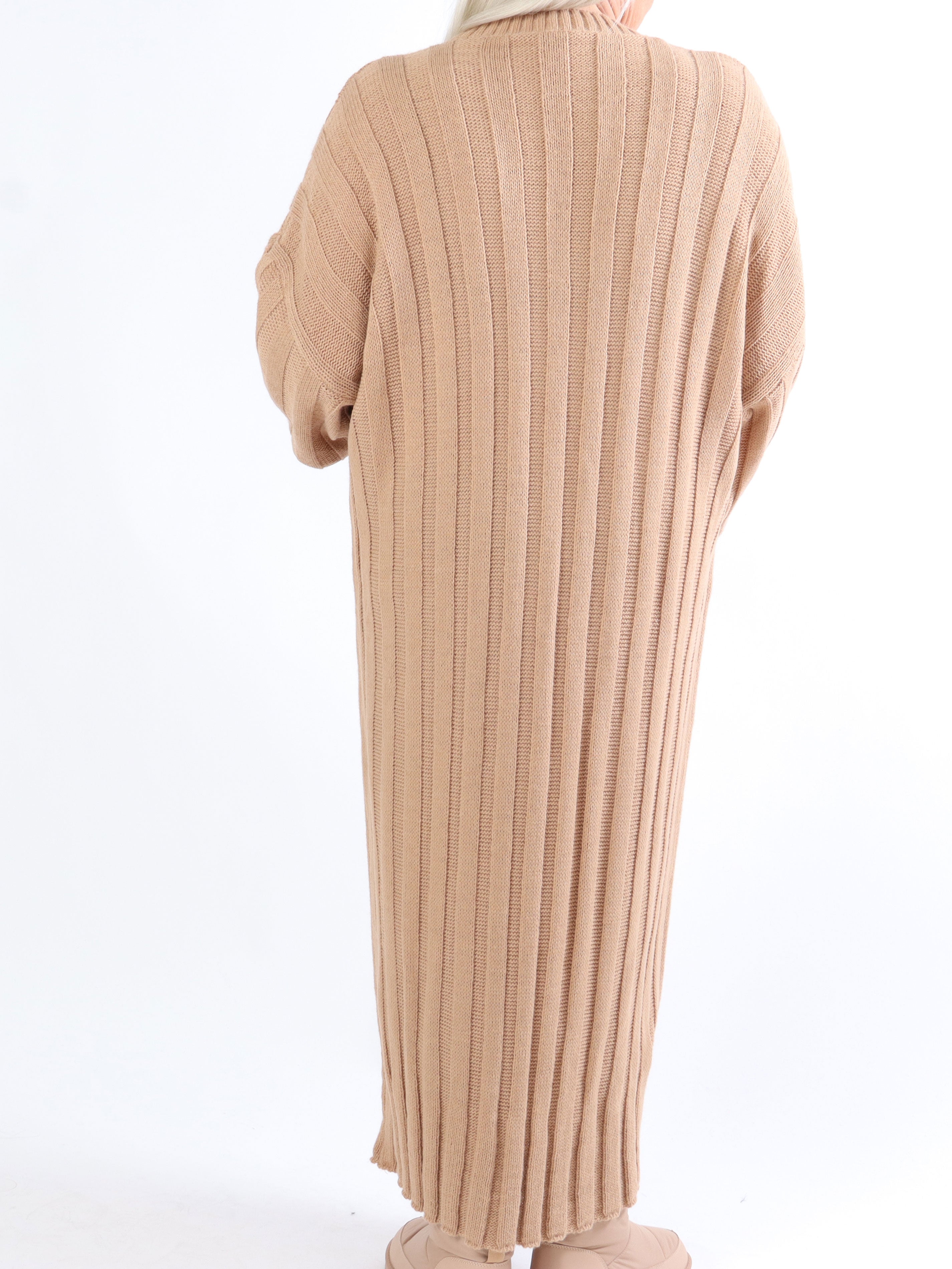 Ava - Lang plus size strikkjole med ballonærmer