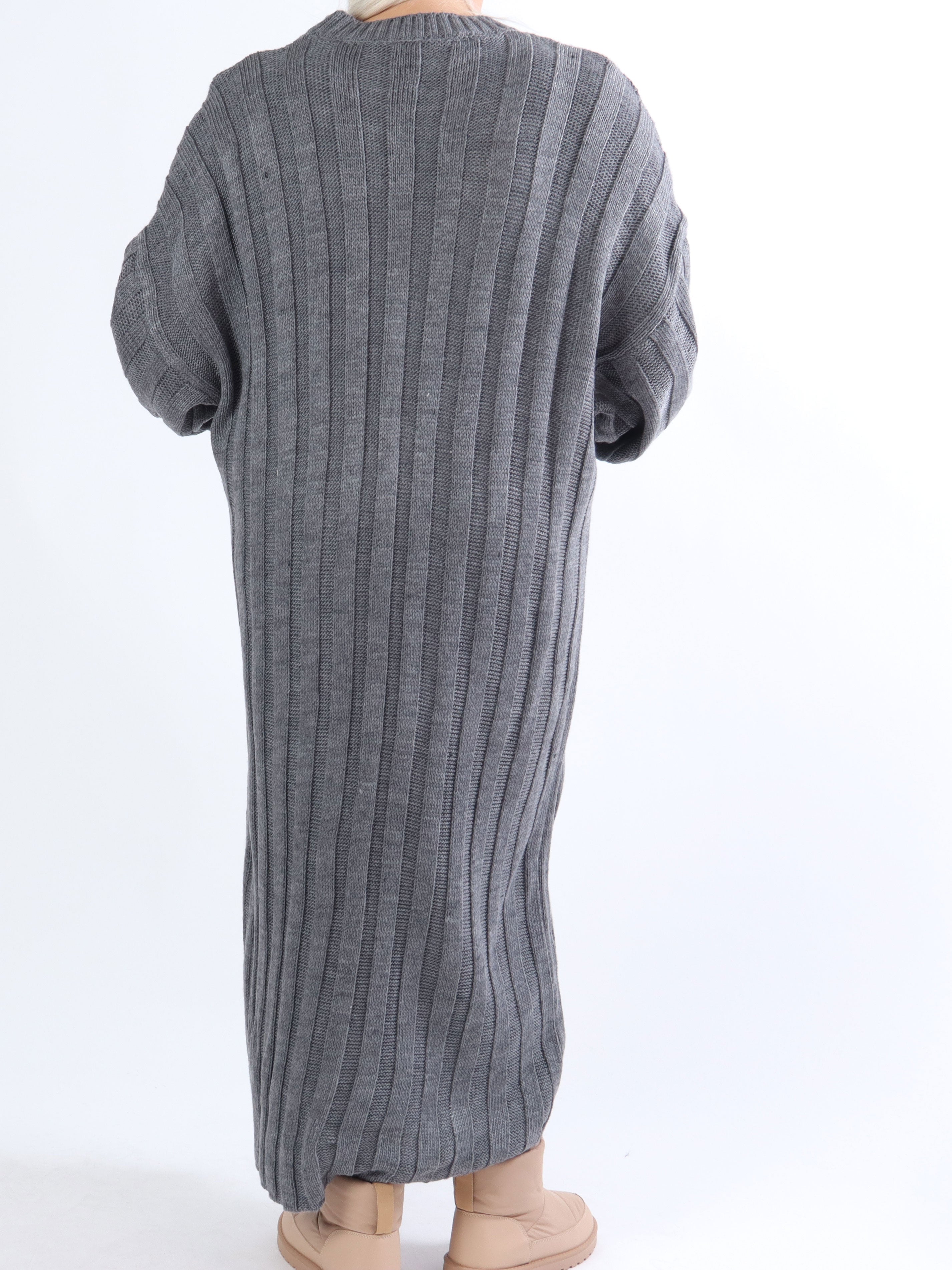 Ava - Lang plus size strikkjole med ballonærmer