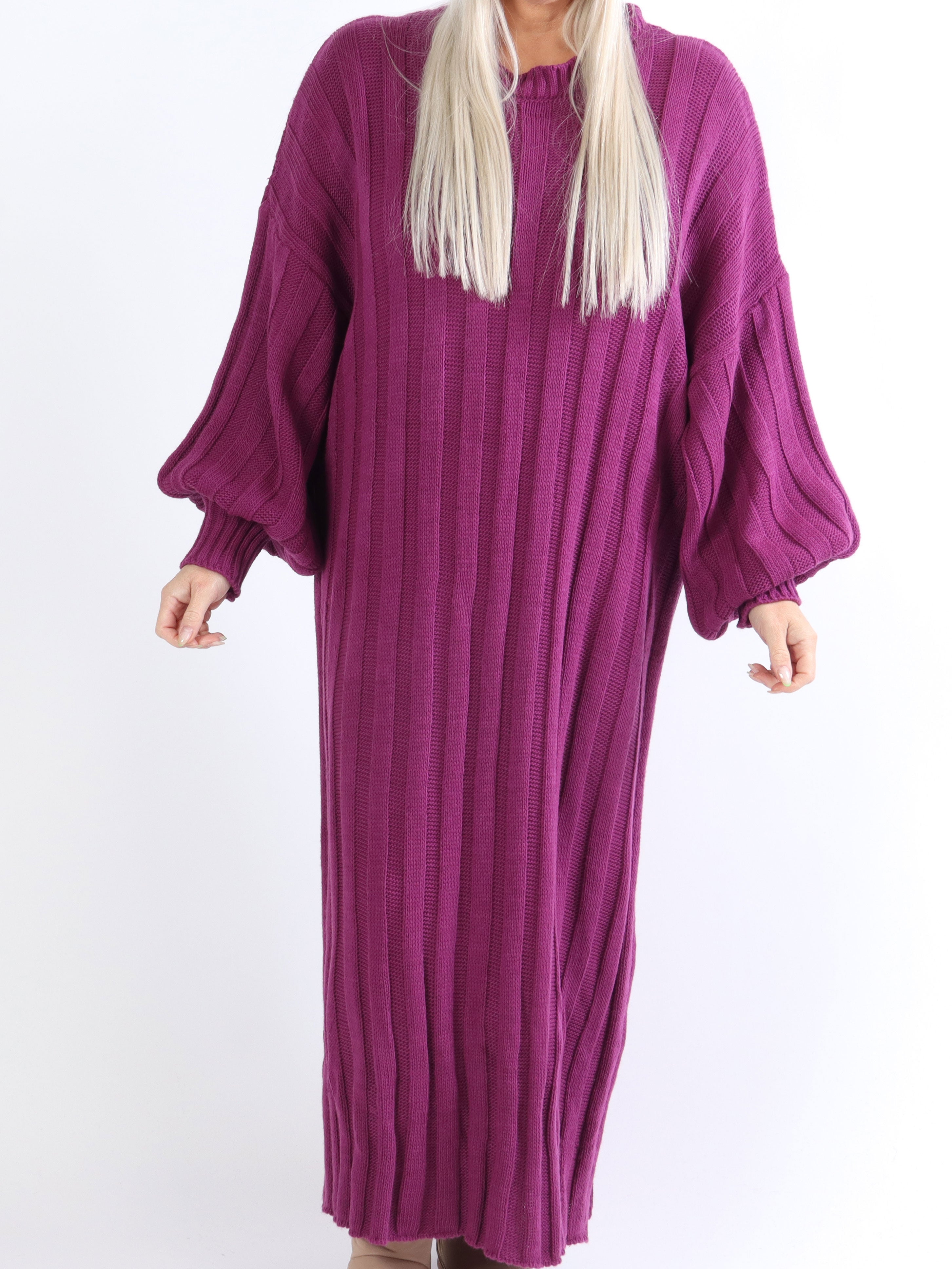 Ava - Lang plus size strikkjole med ballonærmer