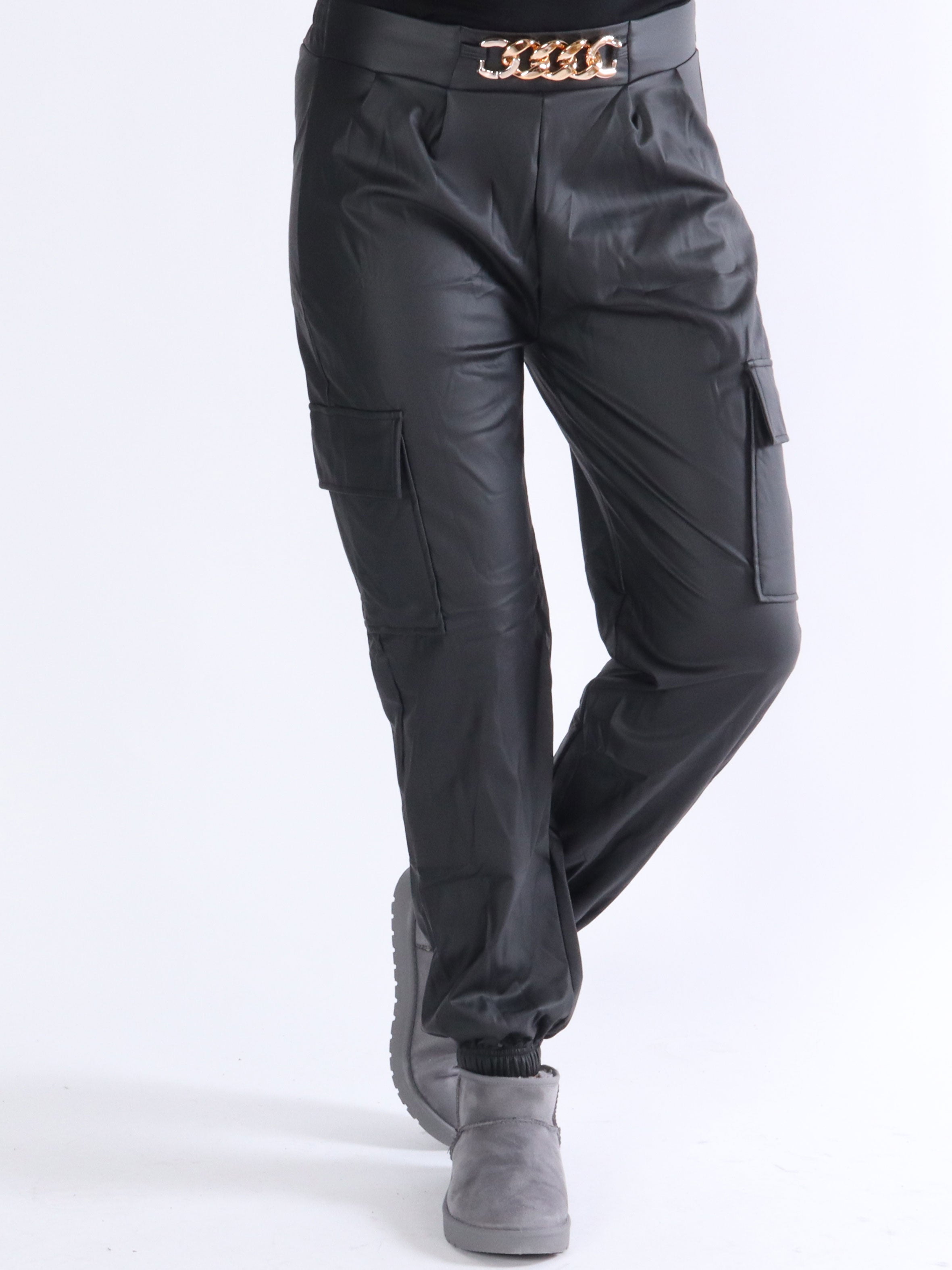 Barbara - Læderlook bukser med guld kæde