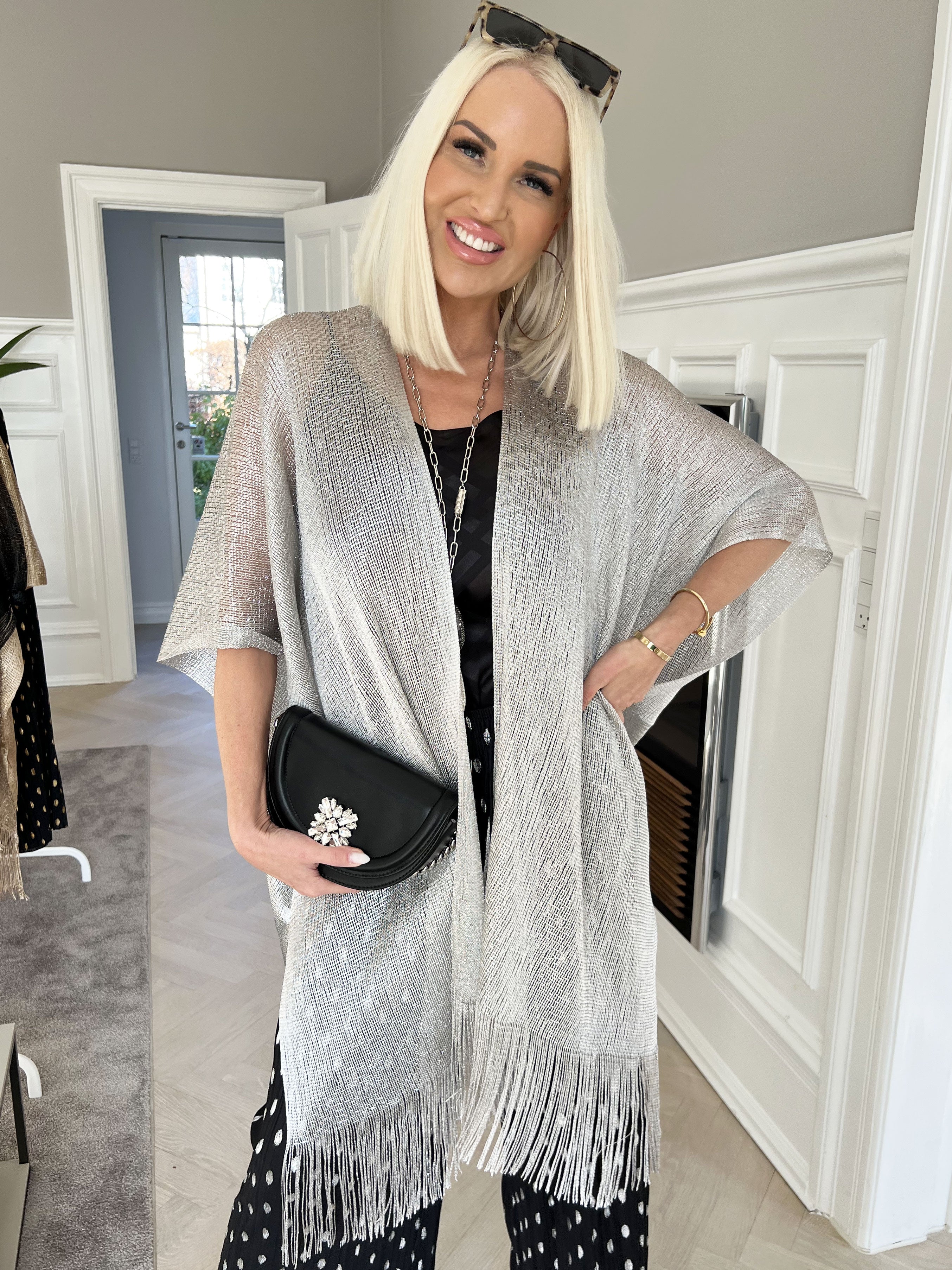 Betti - Smukt sjal i viskose med glimmertråde og frynser