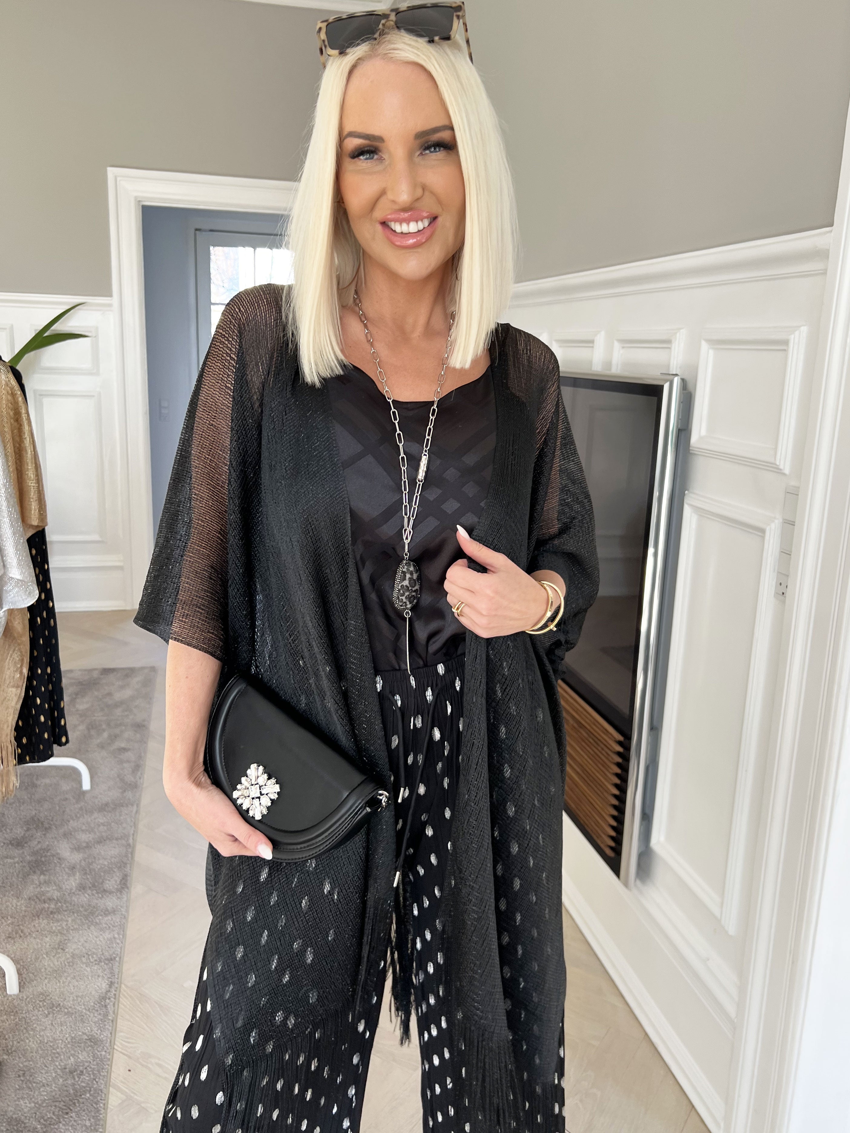 Betti - Smukt sjal i viskose med glimmertråde og frynser