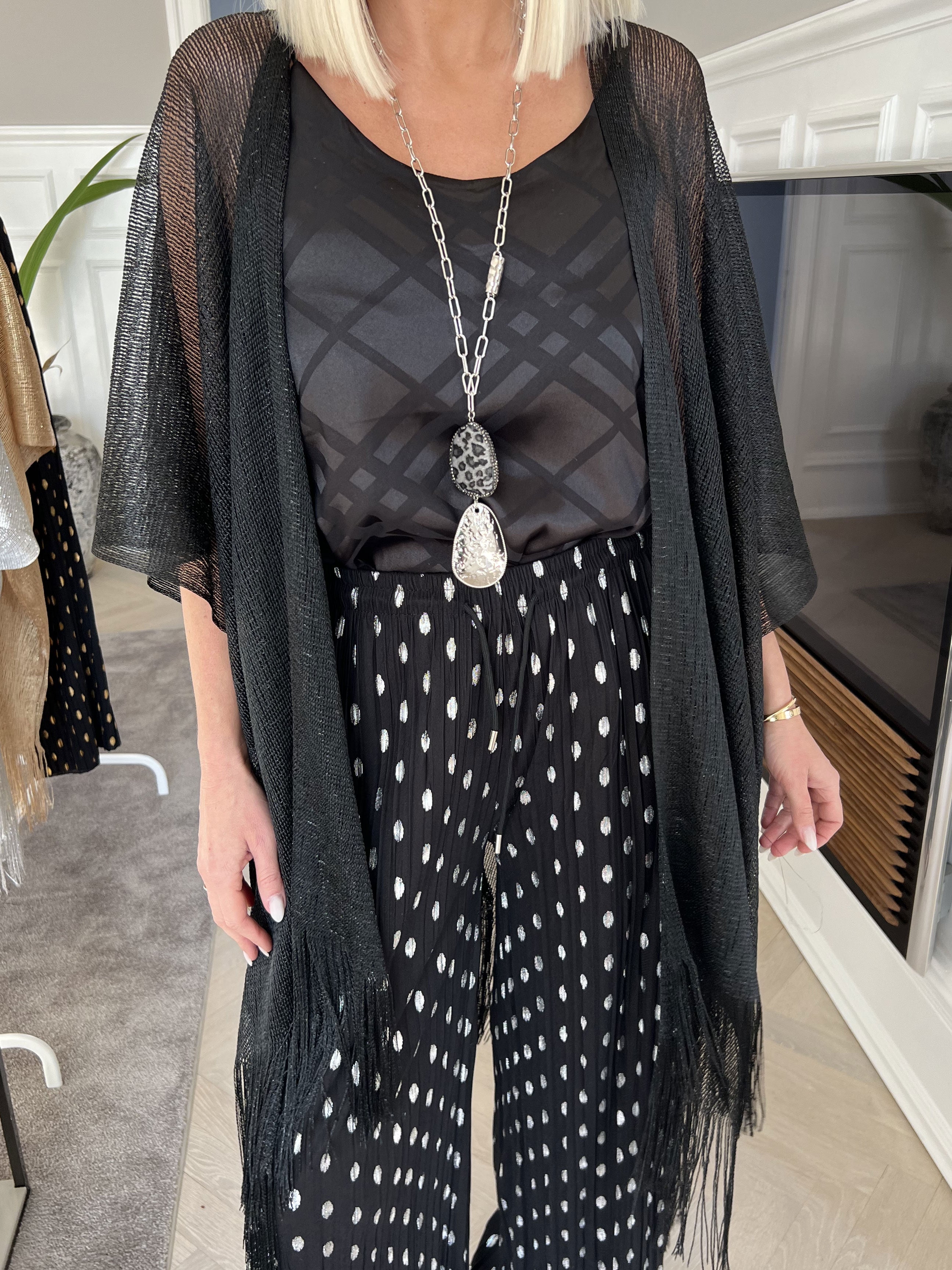 Betti - Smukt sjal i viskose med glimmertråde og frynser