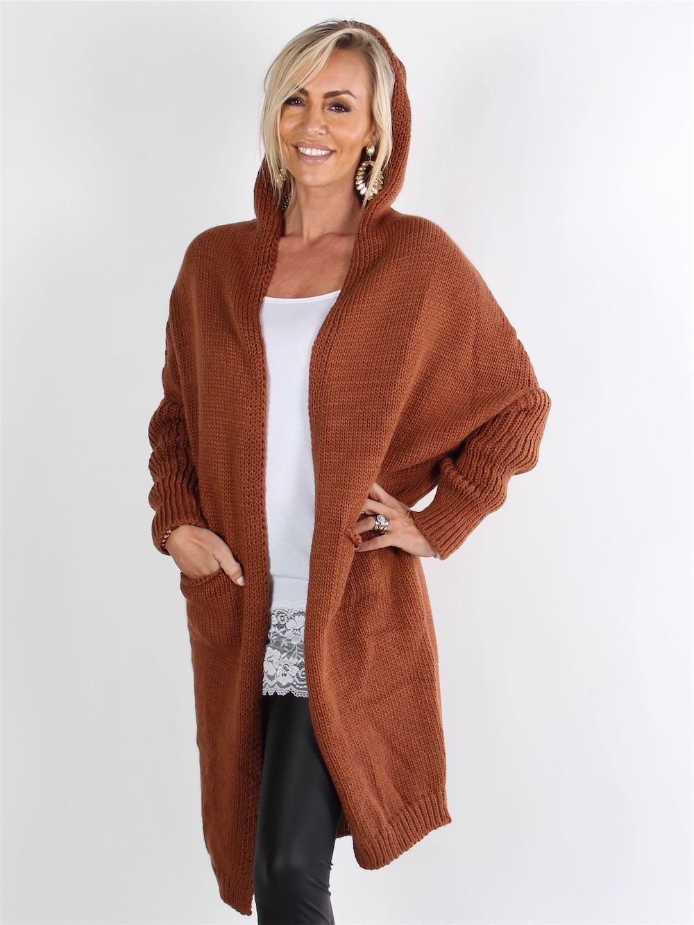 Britney - Beige strikcardigan med hætte og lommer