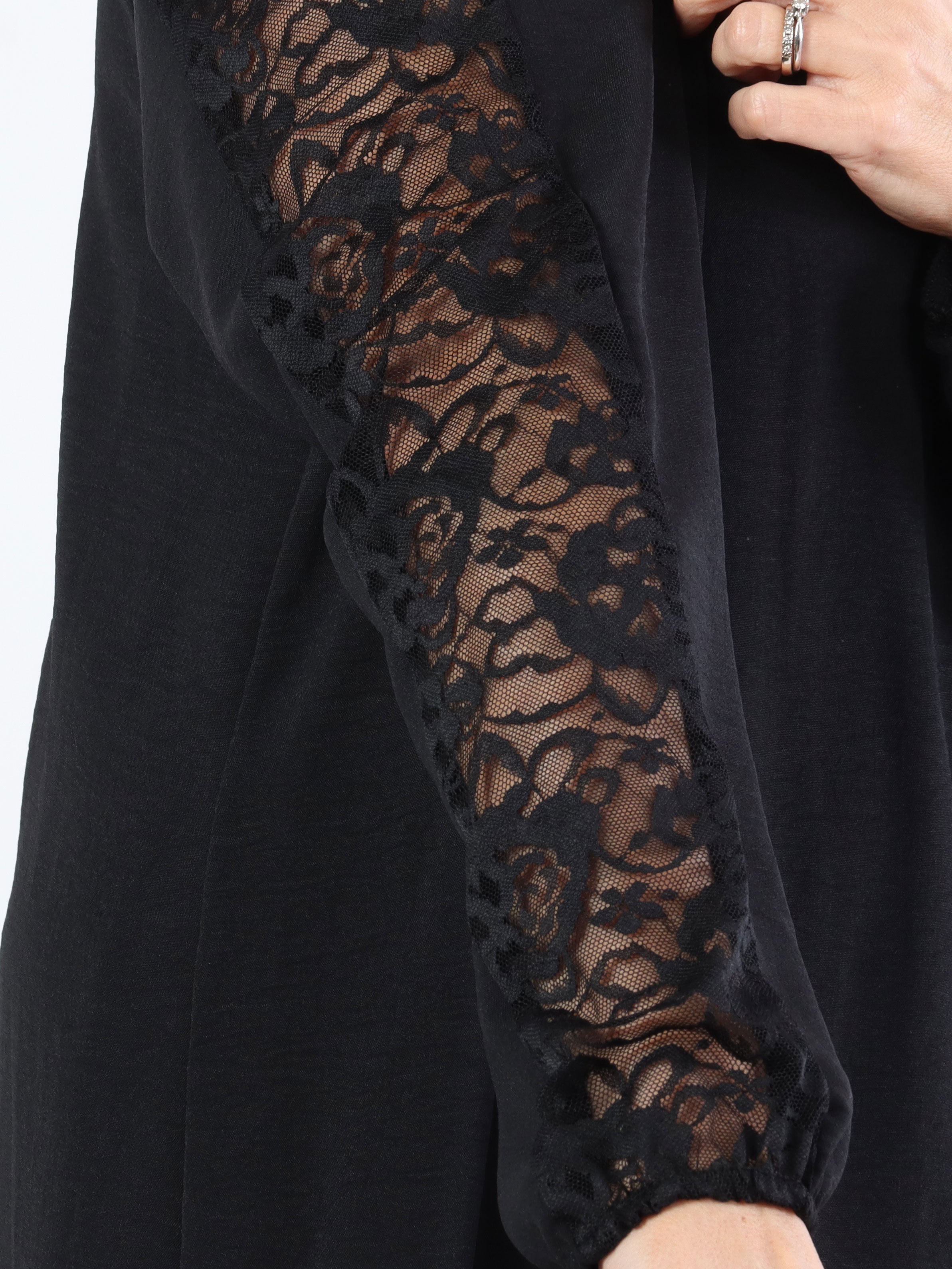 Carmen - Plus size kjole med smuk blonderyg og ærmer