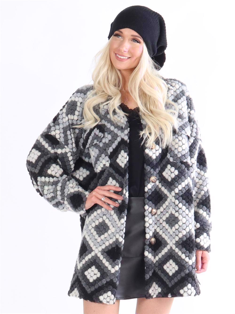 Cecilia - Mønstret jakke med knapper