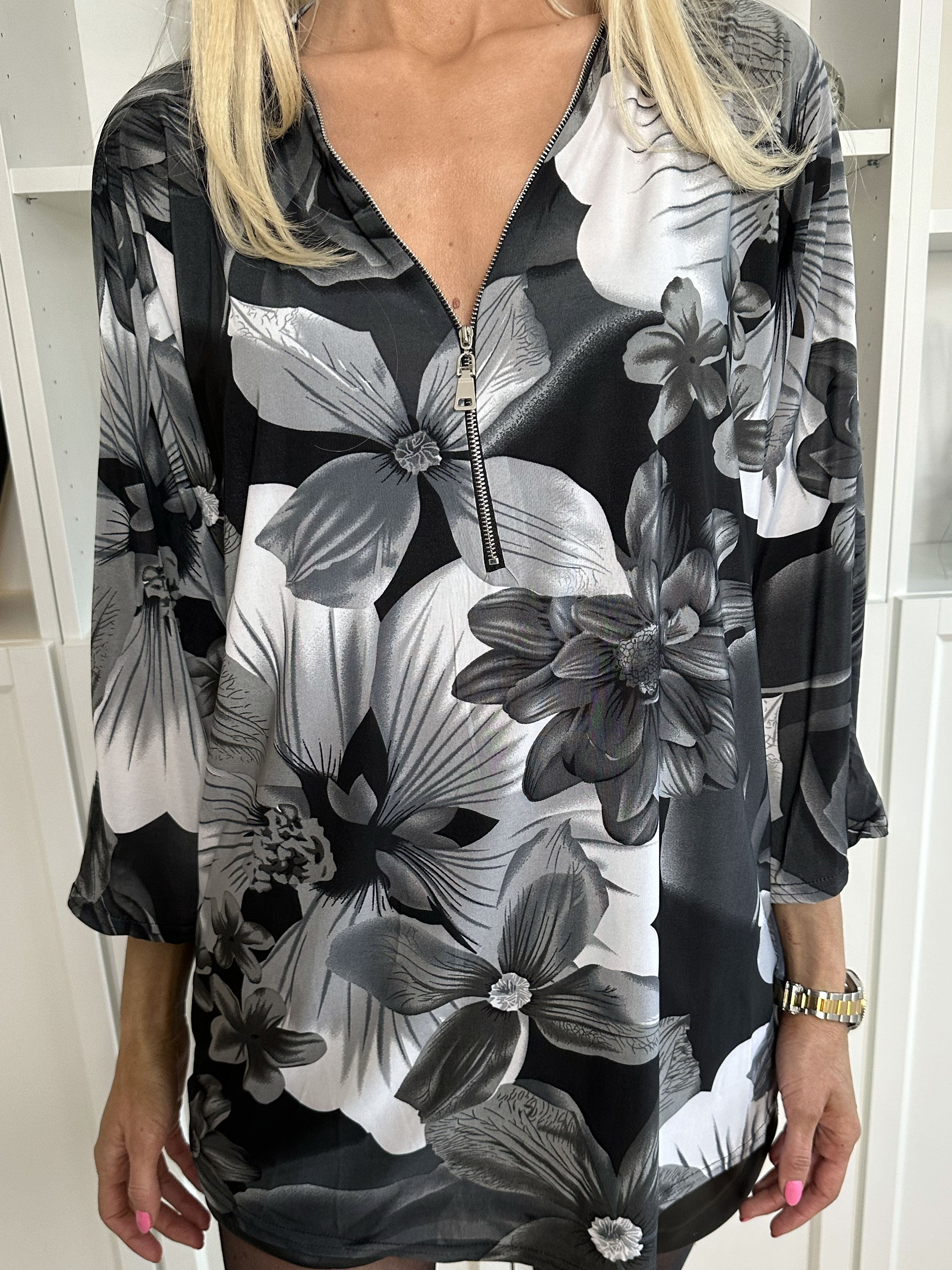 Celia Flower - Sød tunika i elastisk stof med lynlås