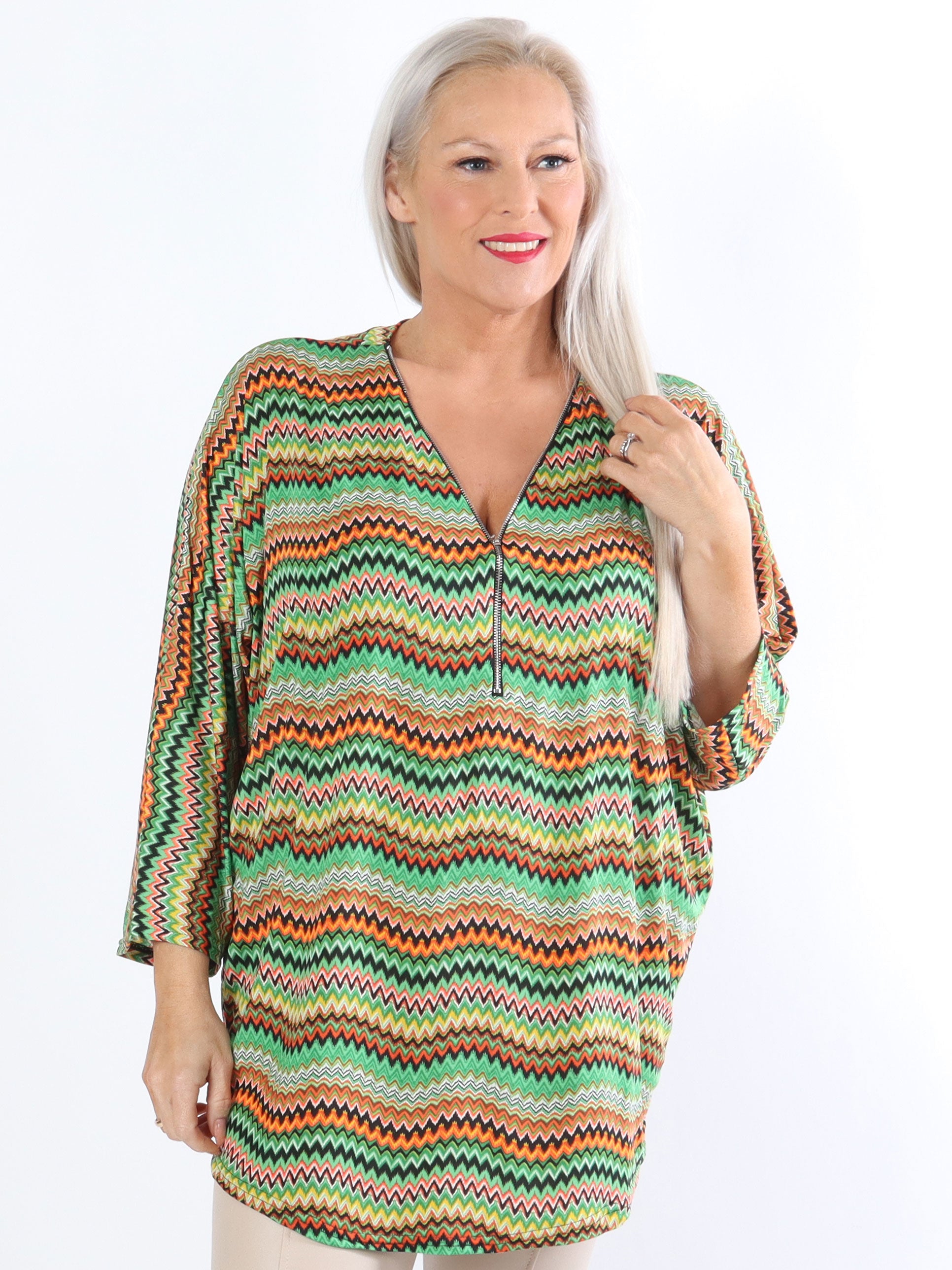 Celia Zigzag - Sød plus size tunika i elastisk stof med lynlås