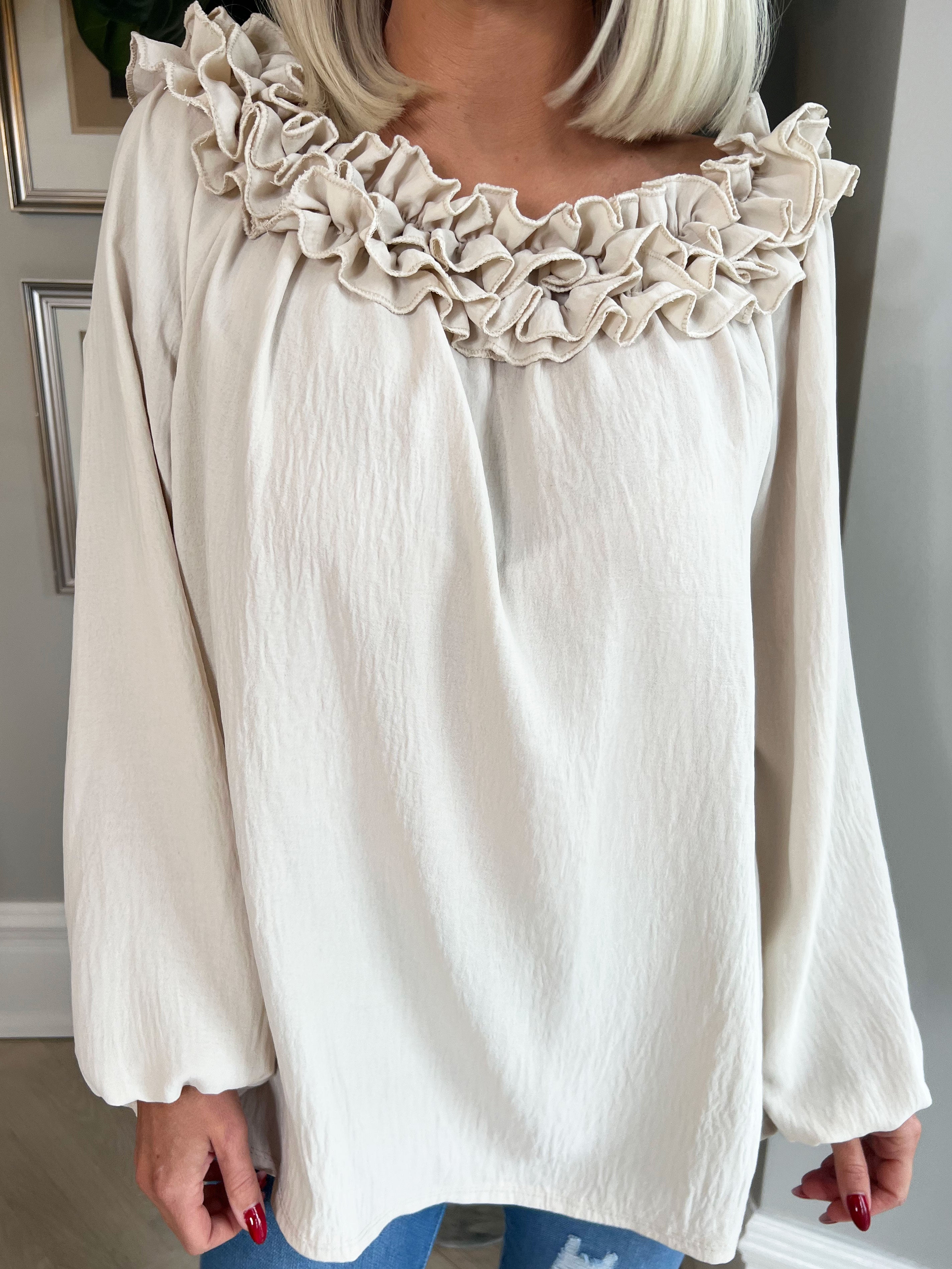 Chili - Fineste tunika bluse med flæser i udskæringen