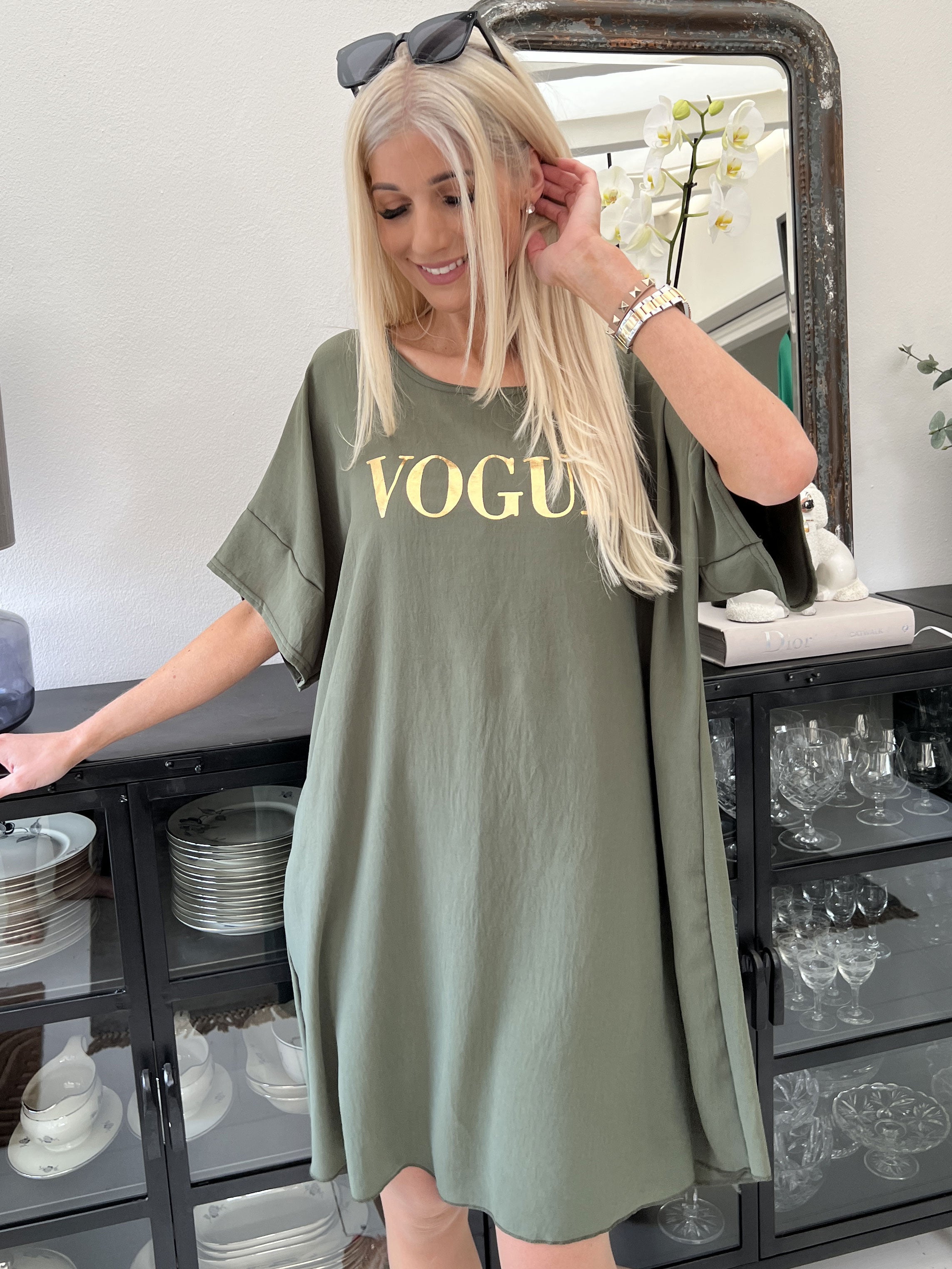 Clara - Løstsiddende kjole med vogue stående