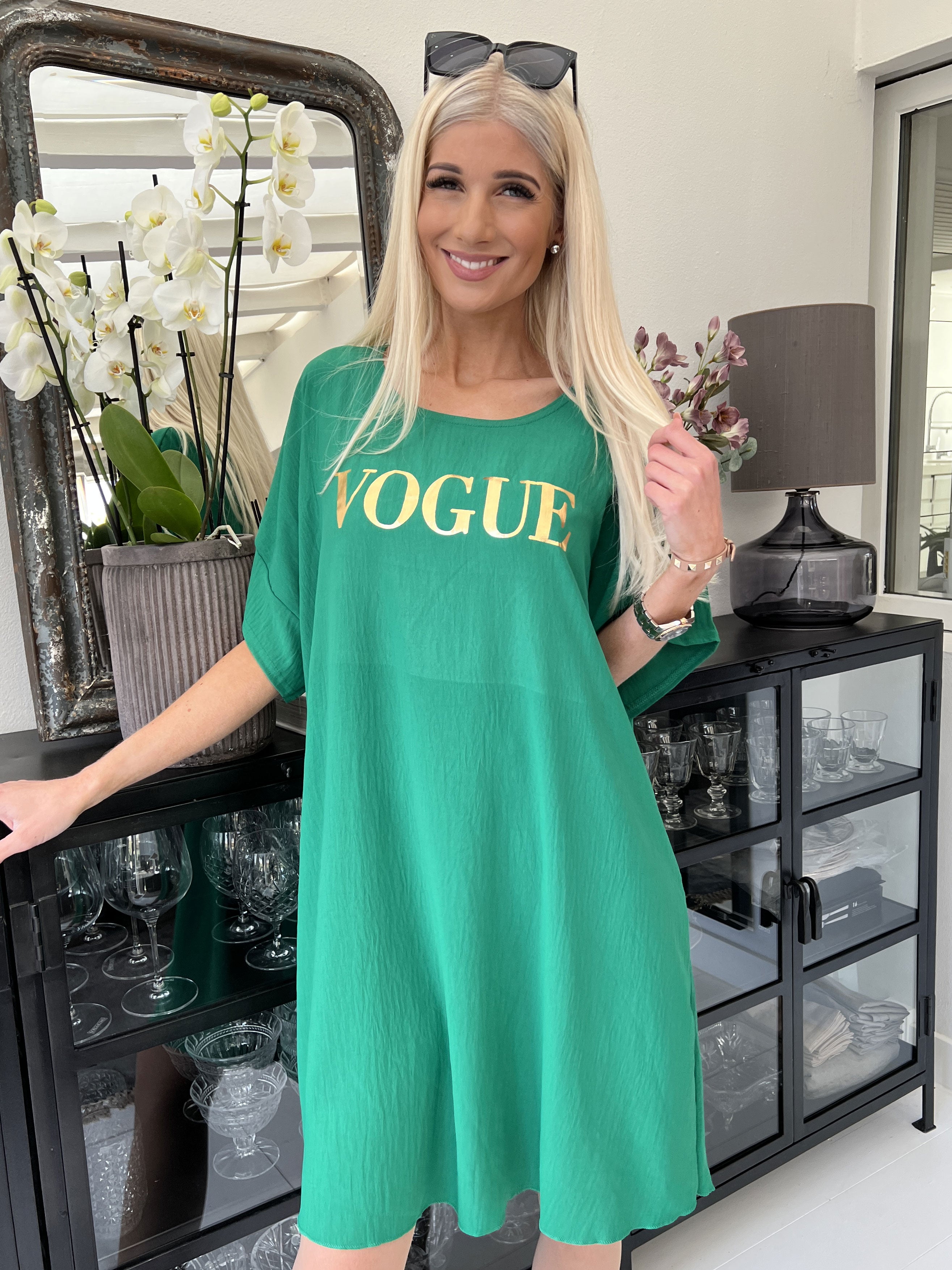 Clara - Løstsiddende kjole med vogue stående