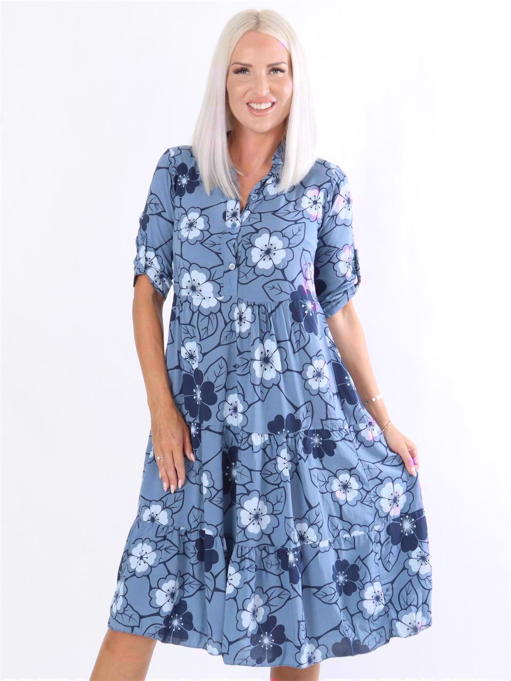 Darcy - Kjole med blomstermotiv i lag på lag look