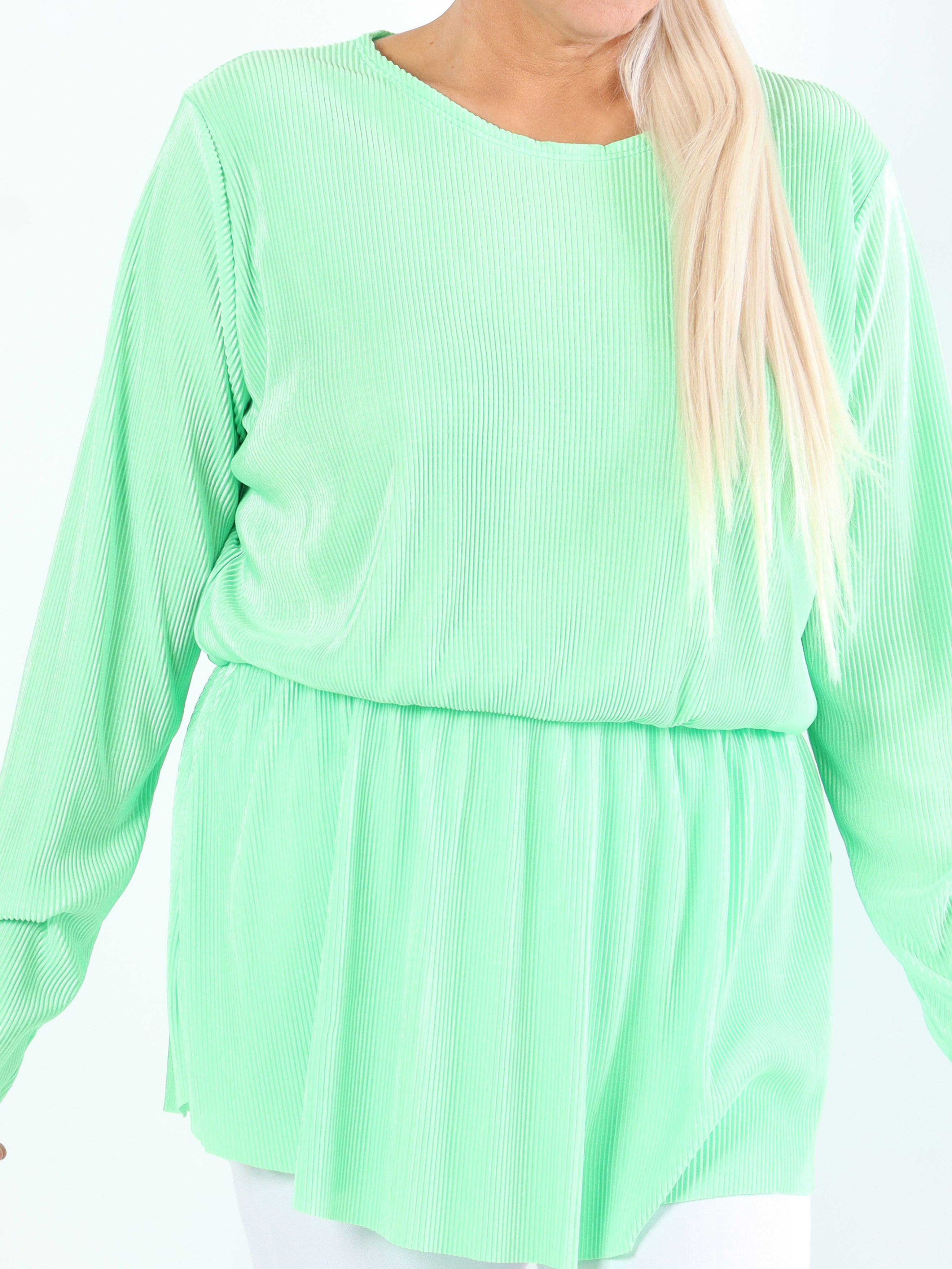 Delfina - Rillet langærmet plus size bluse med lille skød