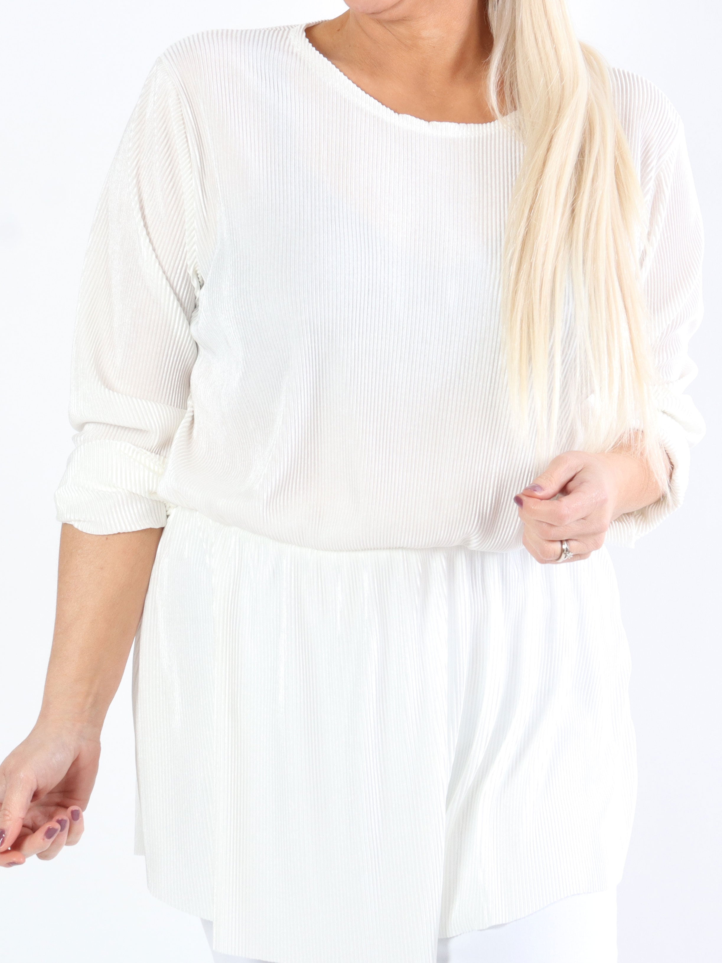 Delfina - Rillet langærmet plus size bluse med lille skød