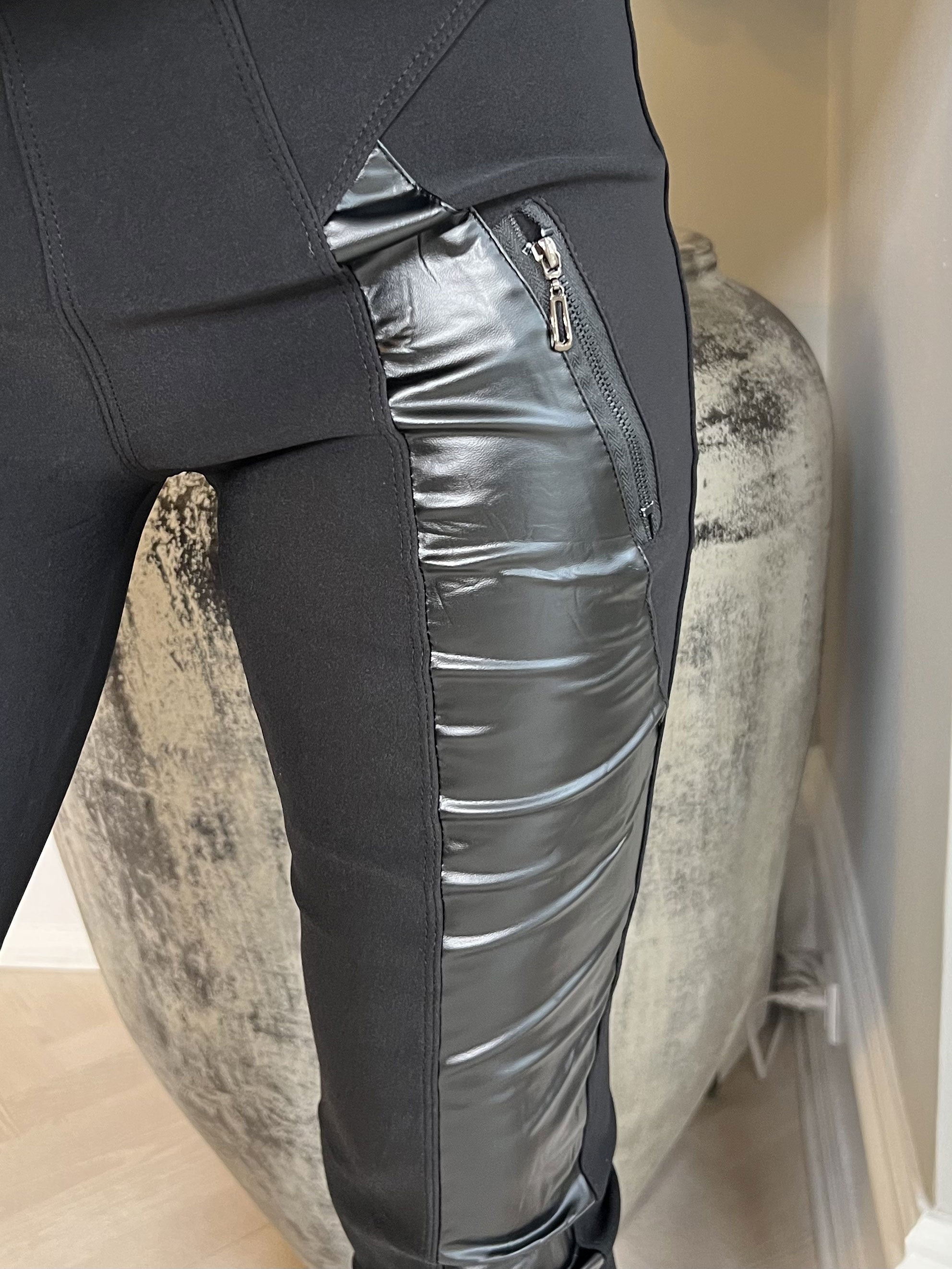 Derma - Sorte elastiske leggings med læderlook