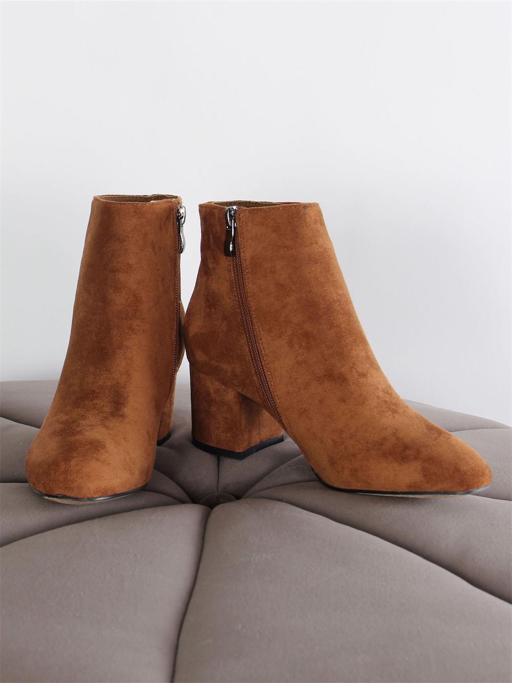 Dina - Camelfarvet støvletter i ruskindslook