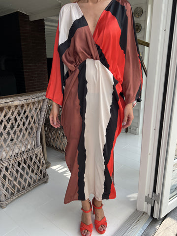 Dita - Lang smuk flerfarvet kjole i silkelook