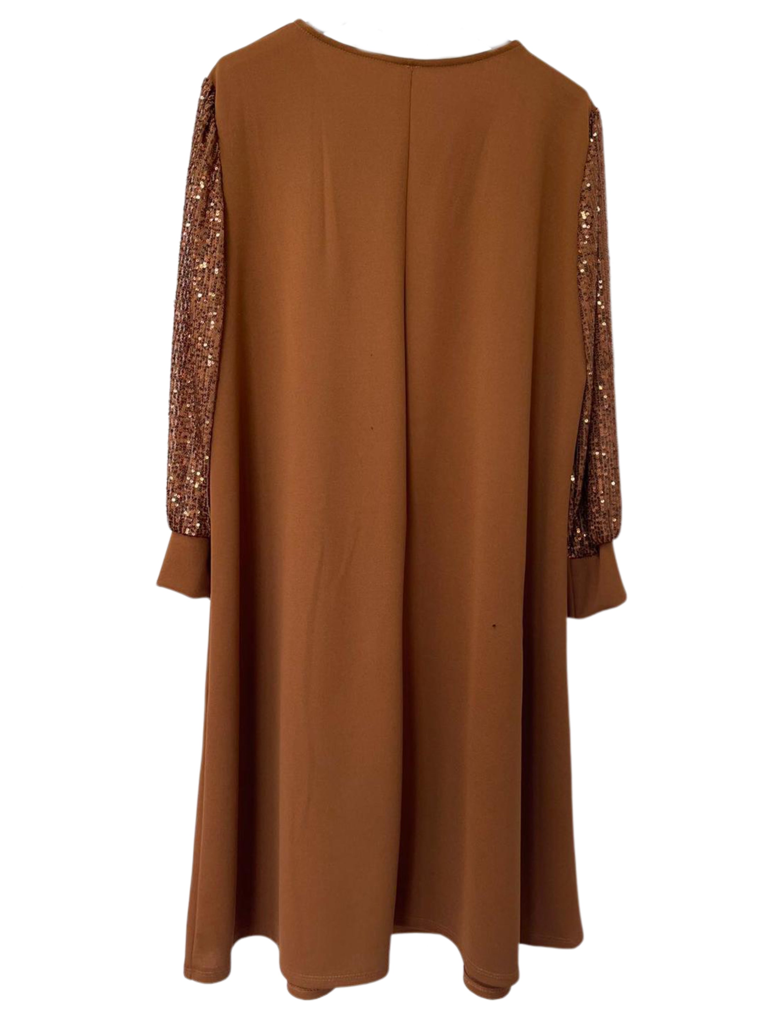 Djamila - Plus size kjole med paillet ærmer