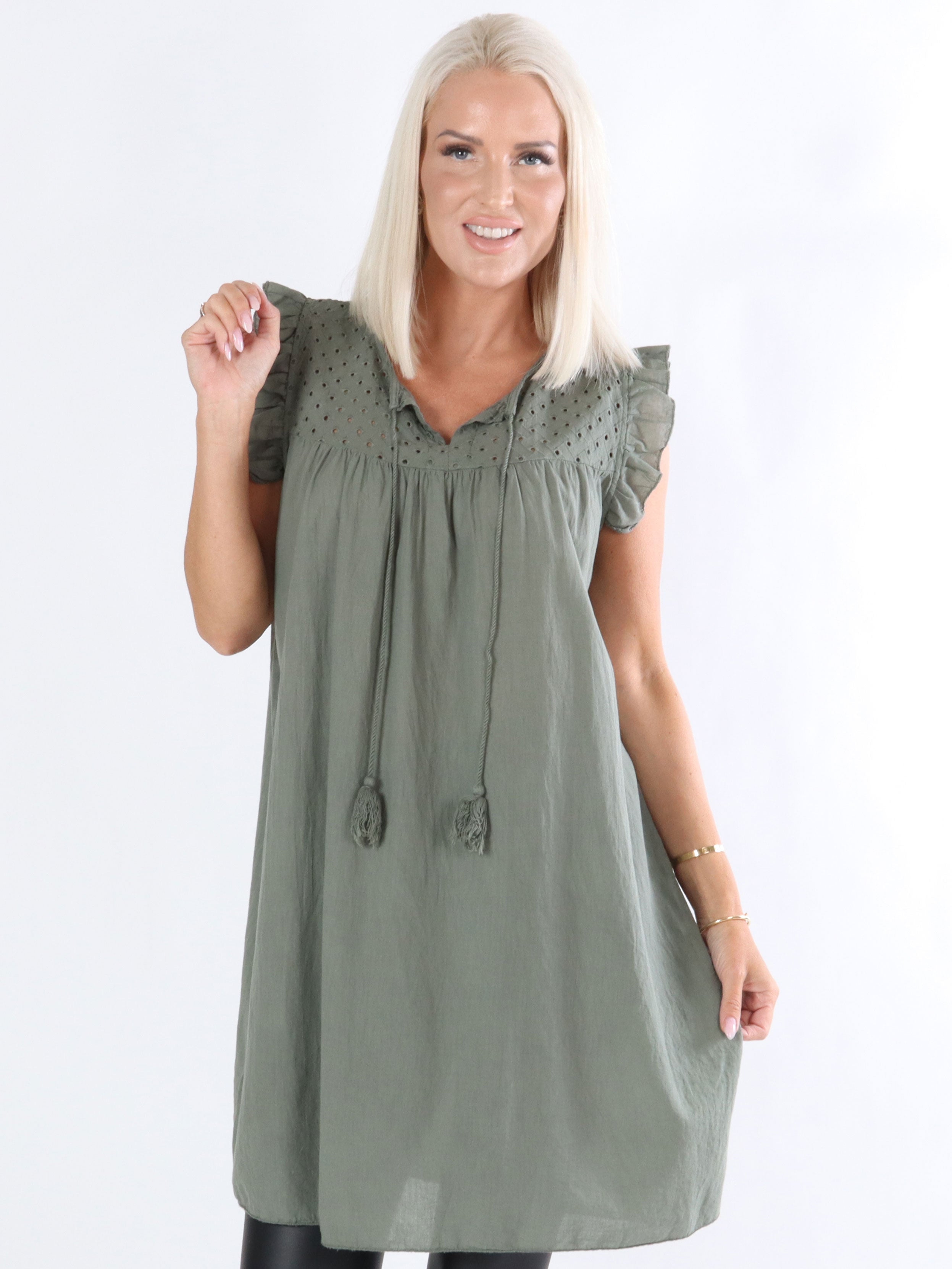 Dora - Tunika med søde detaljer og flæseærmer