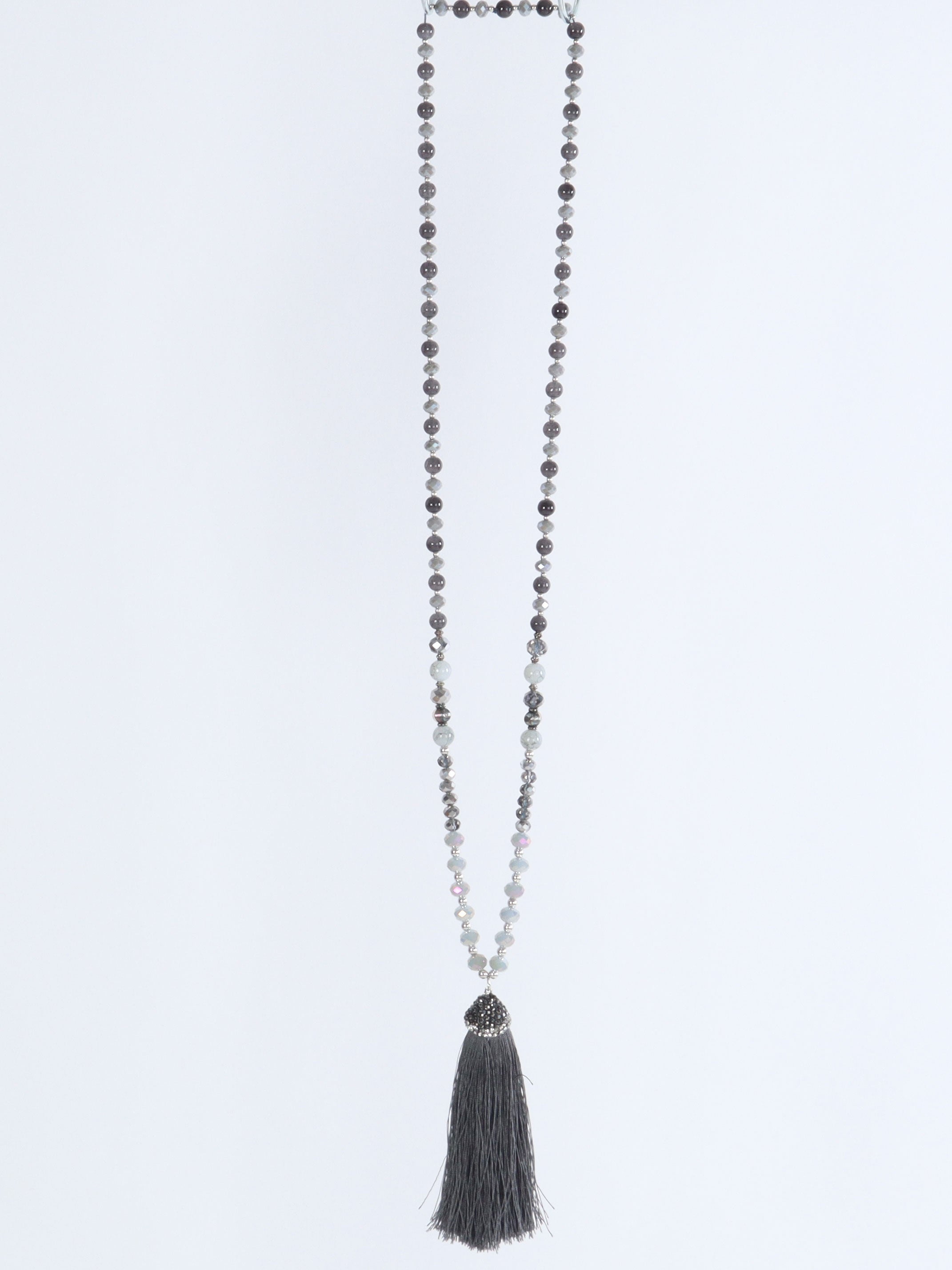 Ebba - Mørkegrå perlekæde med kvast