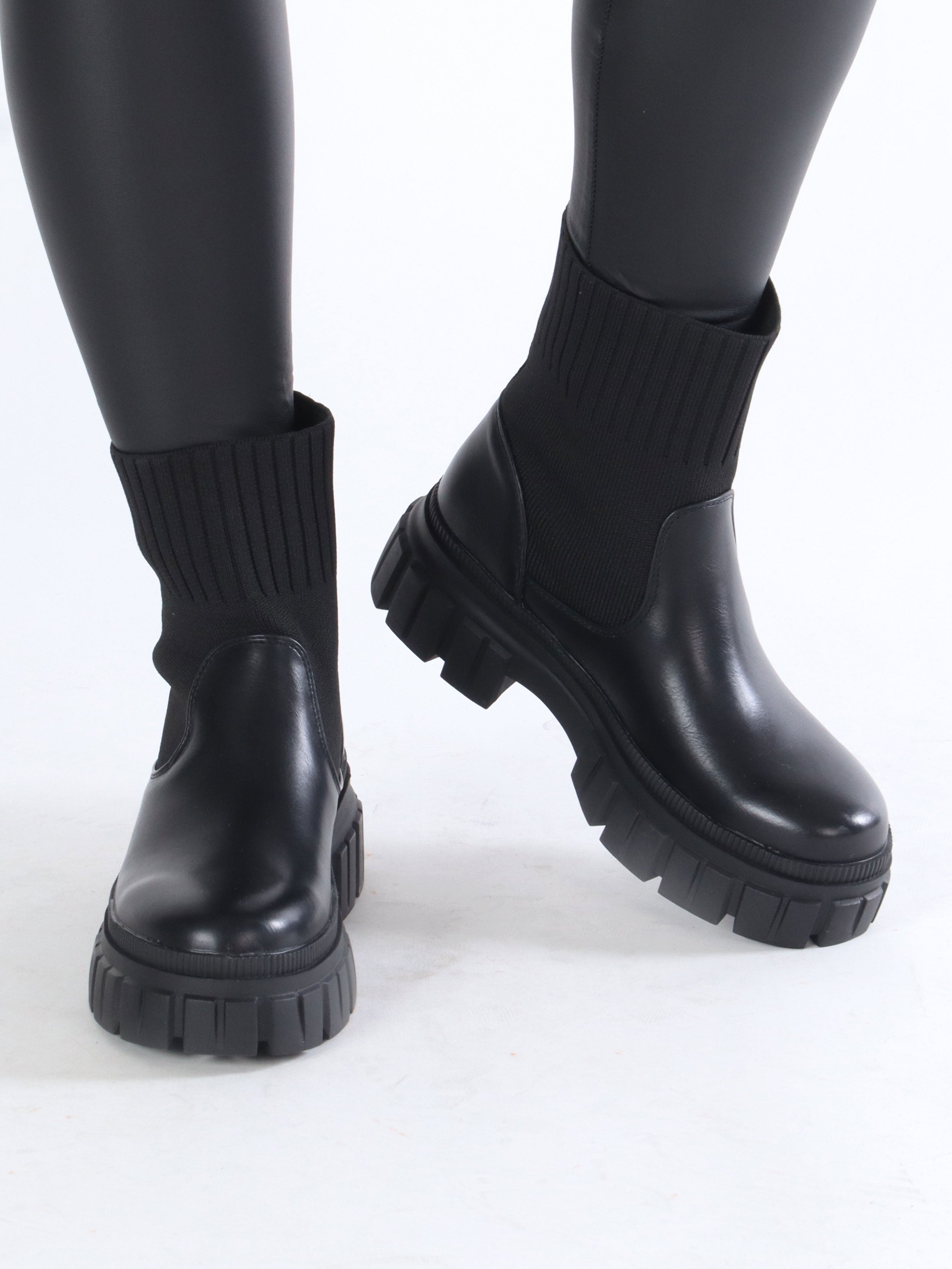 Ebba - Sort chunky støvler med strikstykke